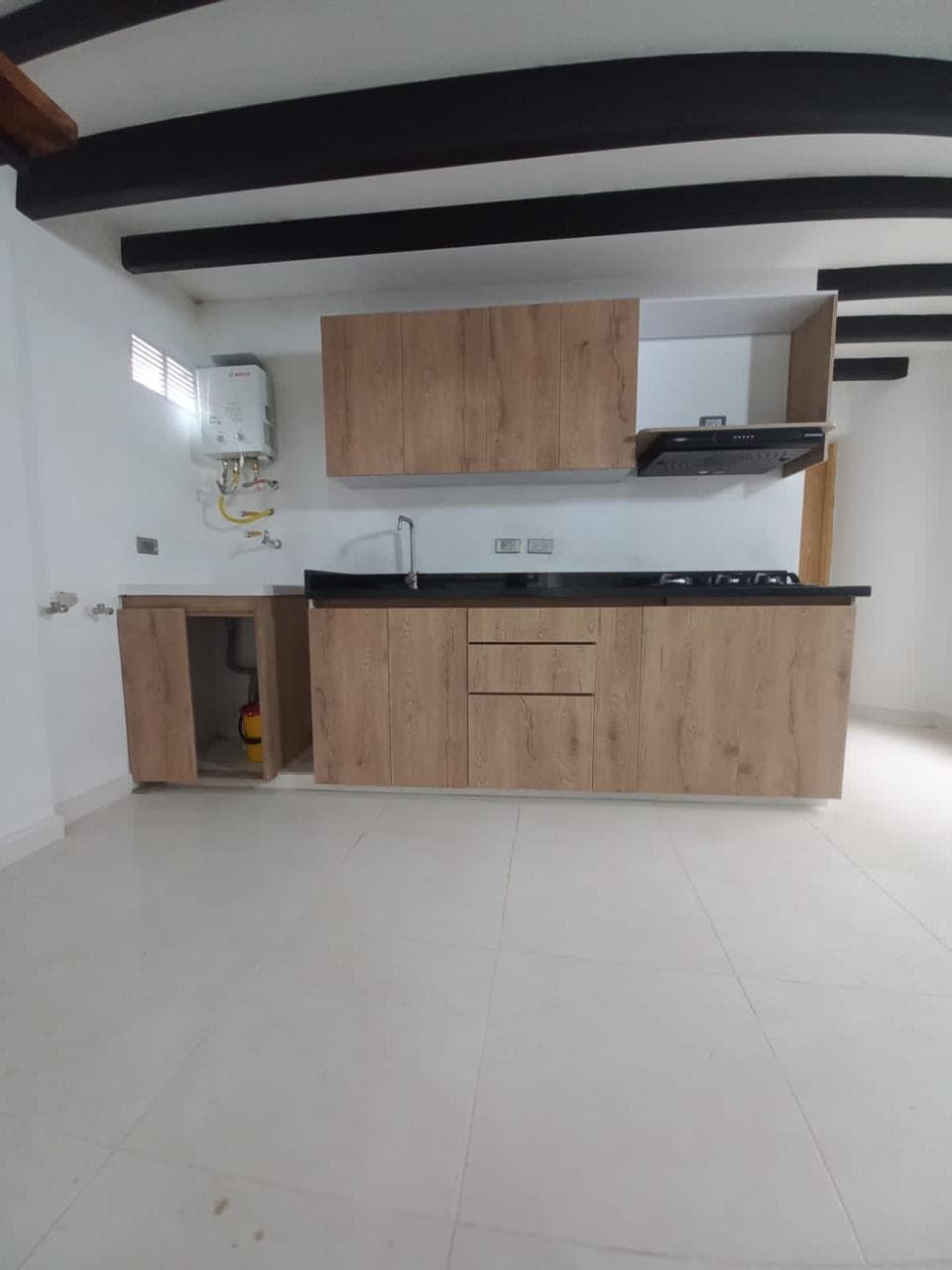 Apartamento en arriendo en Barrio Cristóbal, La America, Medellín — foto 1 de 18