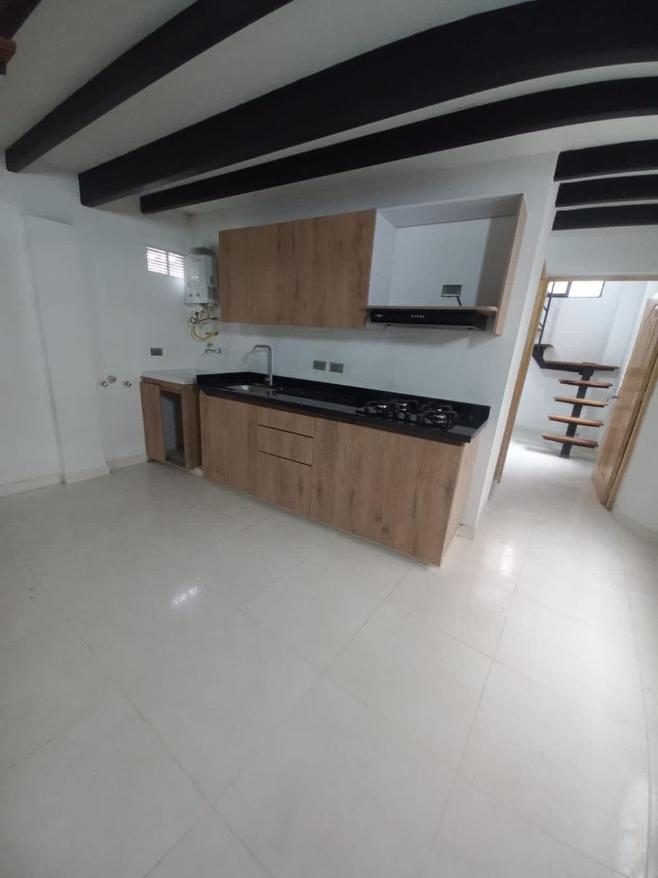 Apartamento en arriendo en Barrio Cristóbal, La America, Medellín — foto 2 de 18