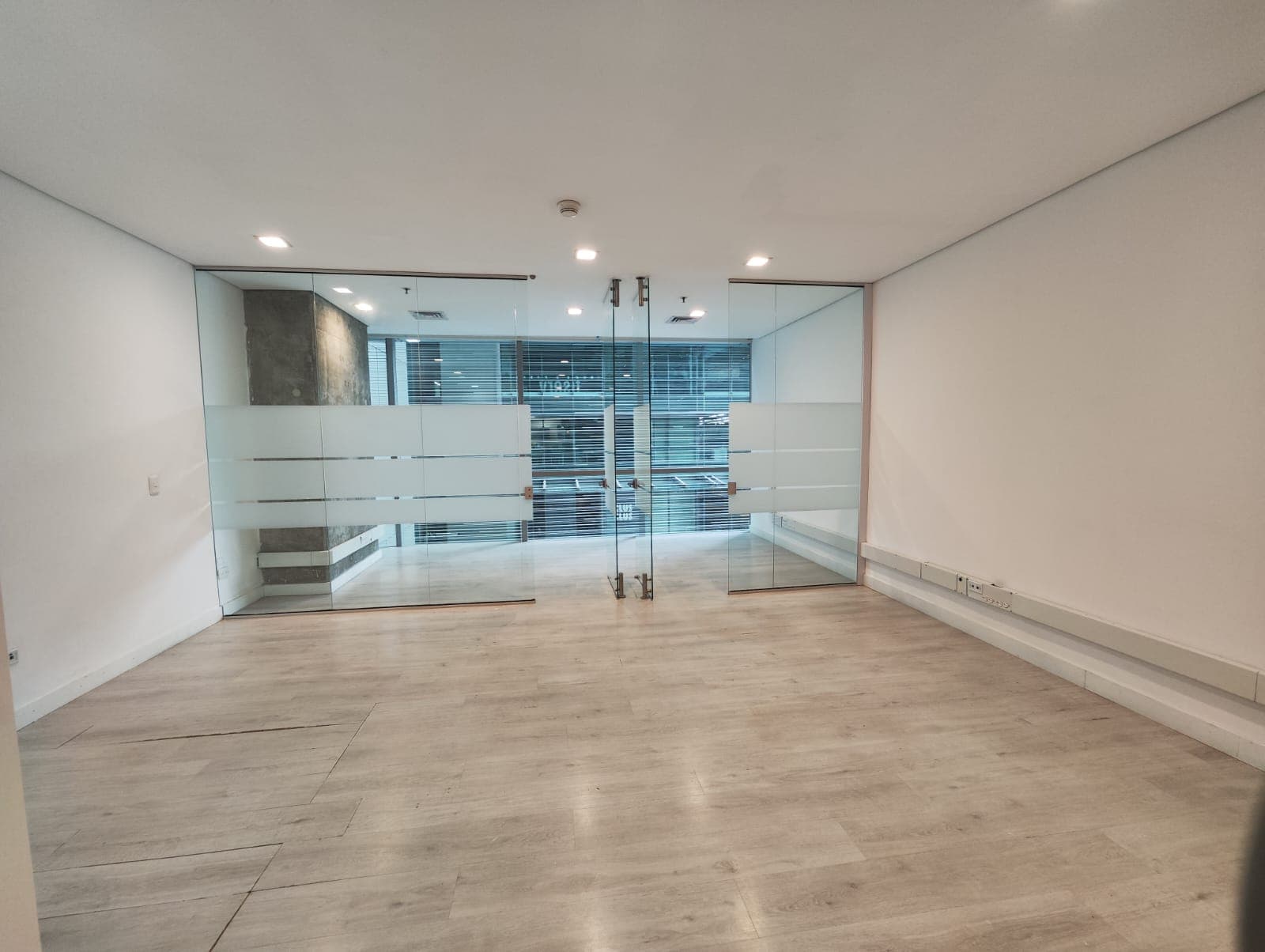 Oficina en arriendo en Milla De Oro, El Poblado, Medellín — foto 1 de 13