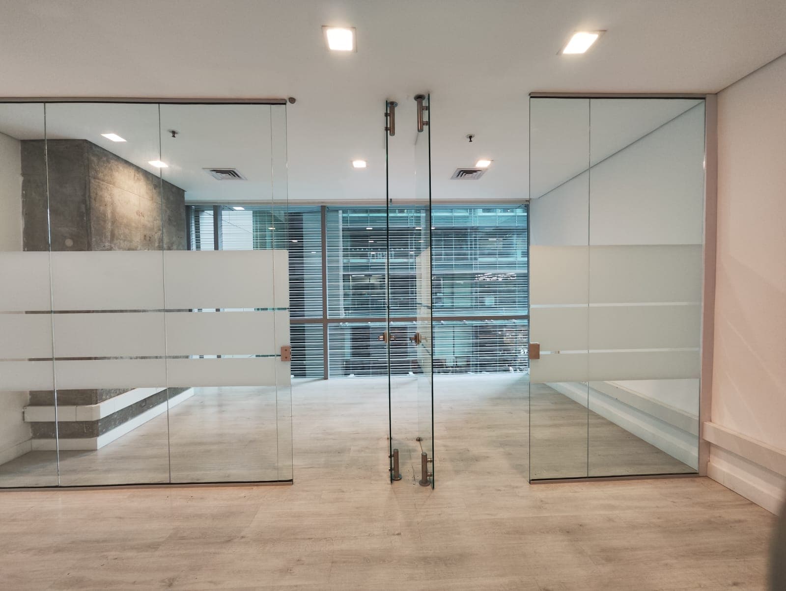 Oficina en arriendo en Milla De Oro, El Poblado, Medellín — foto 3 de 13