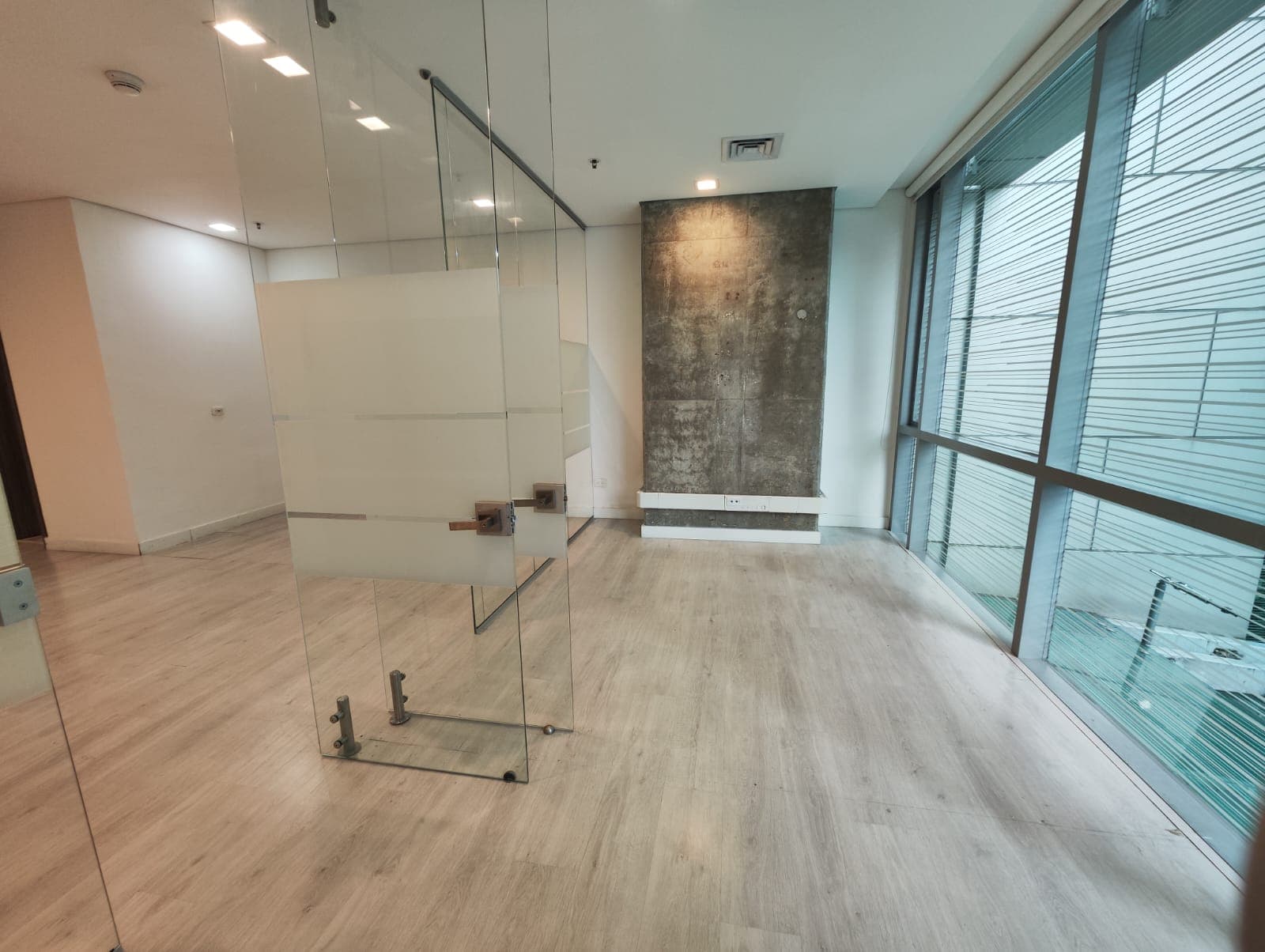 Oficina en arriendo en Milla De Oro, El Poblado, Medellín — foto 4 de 13