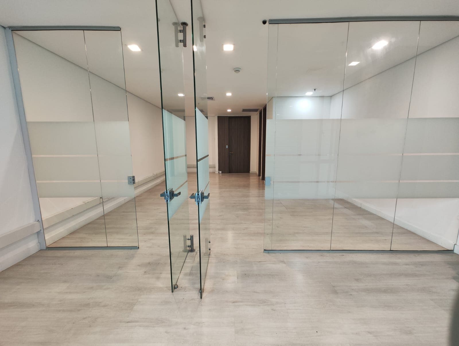 Oficina en arriendo en Milla De Oro, El Poblado, Medellín — foto 5 de 13