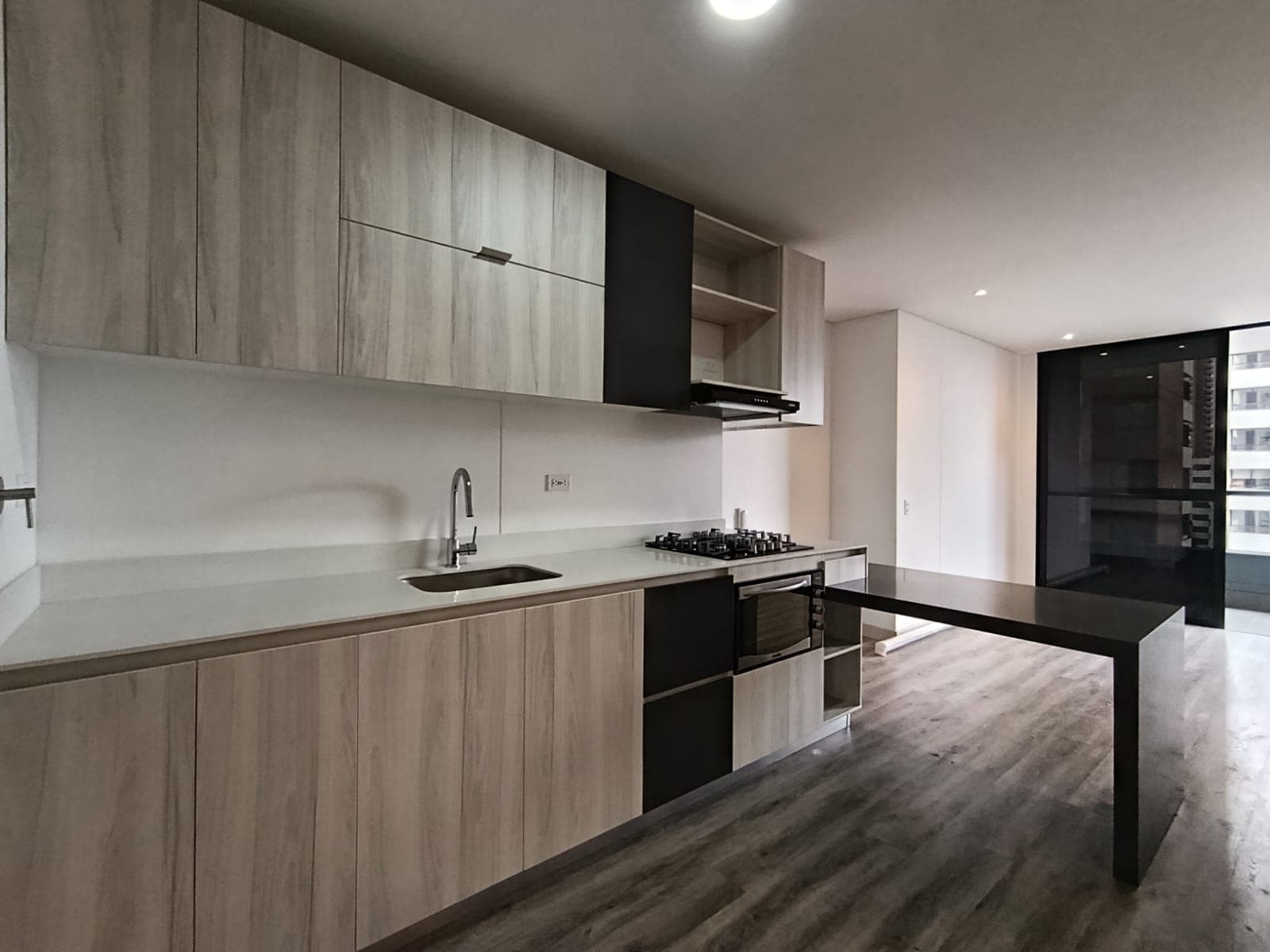 Apartamento en arriendo en Los Balsos, El Poblado, Medellín — foto 2 de 16