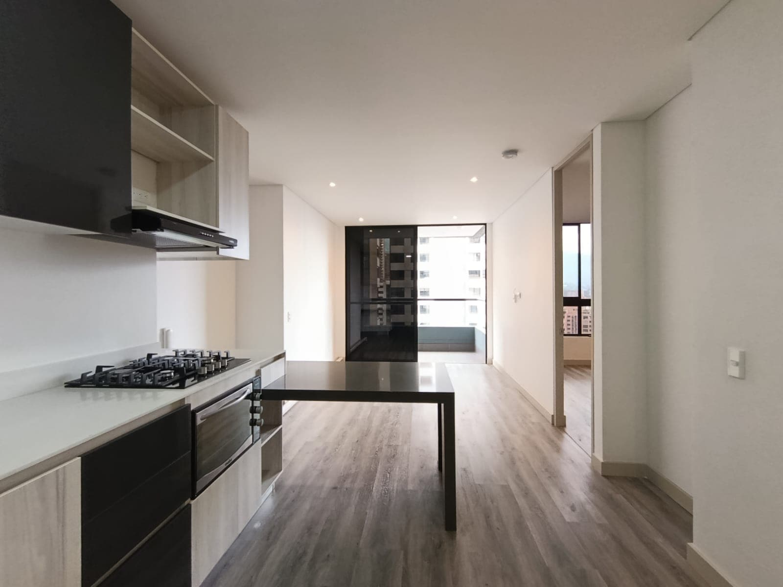 Apartamento en arriendo en Los Balsos, El Poblado, Medellín — foto 4 de 16