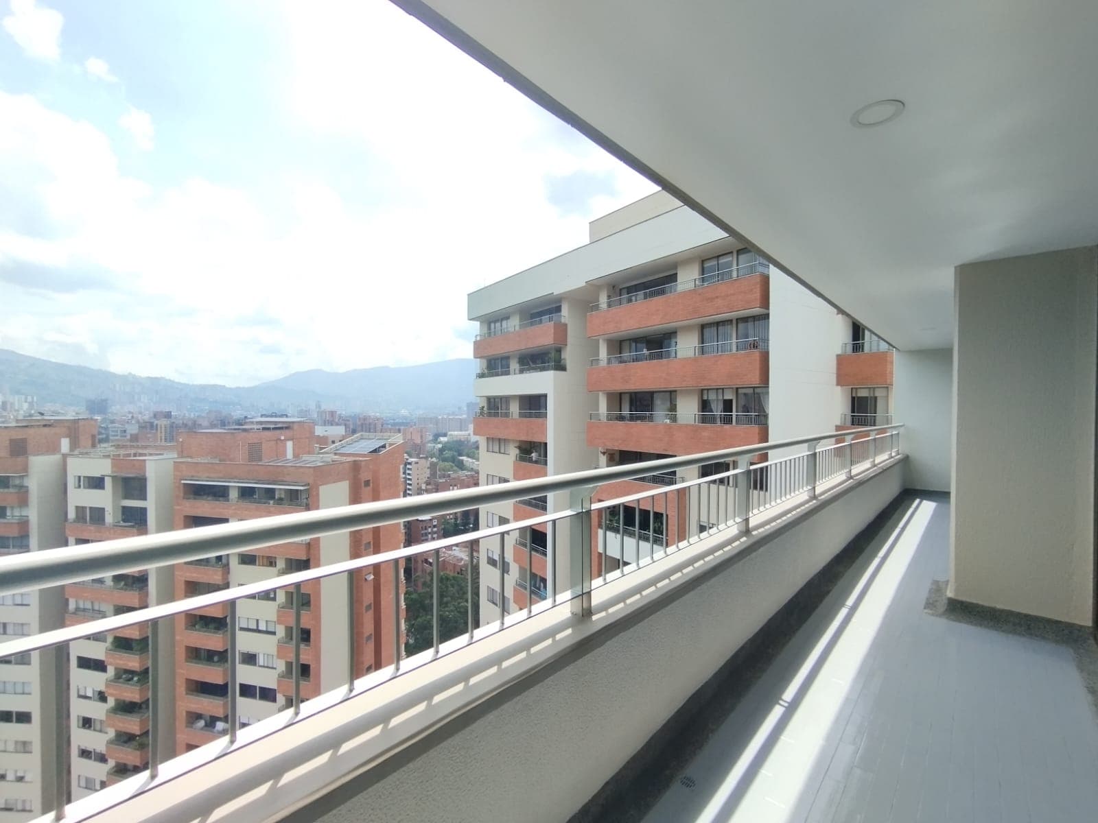 Apartamento en arriendo en Santa María De Los Ángeles, El Poblado, Medellín — foto 1 de 20
