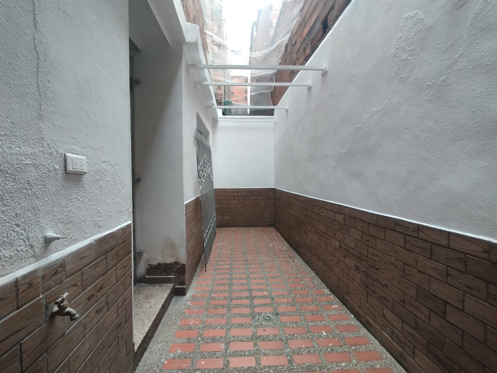 Casa Comercial en arriendo en Andalucía, Envigado — foto 1 de 13
