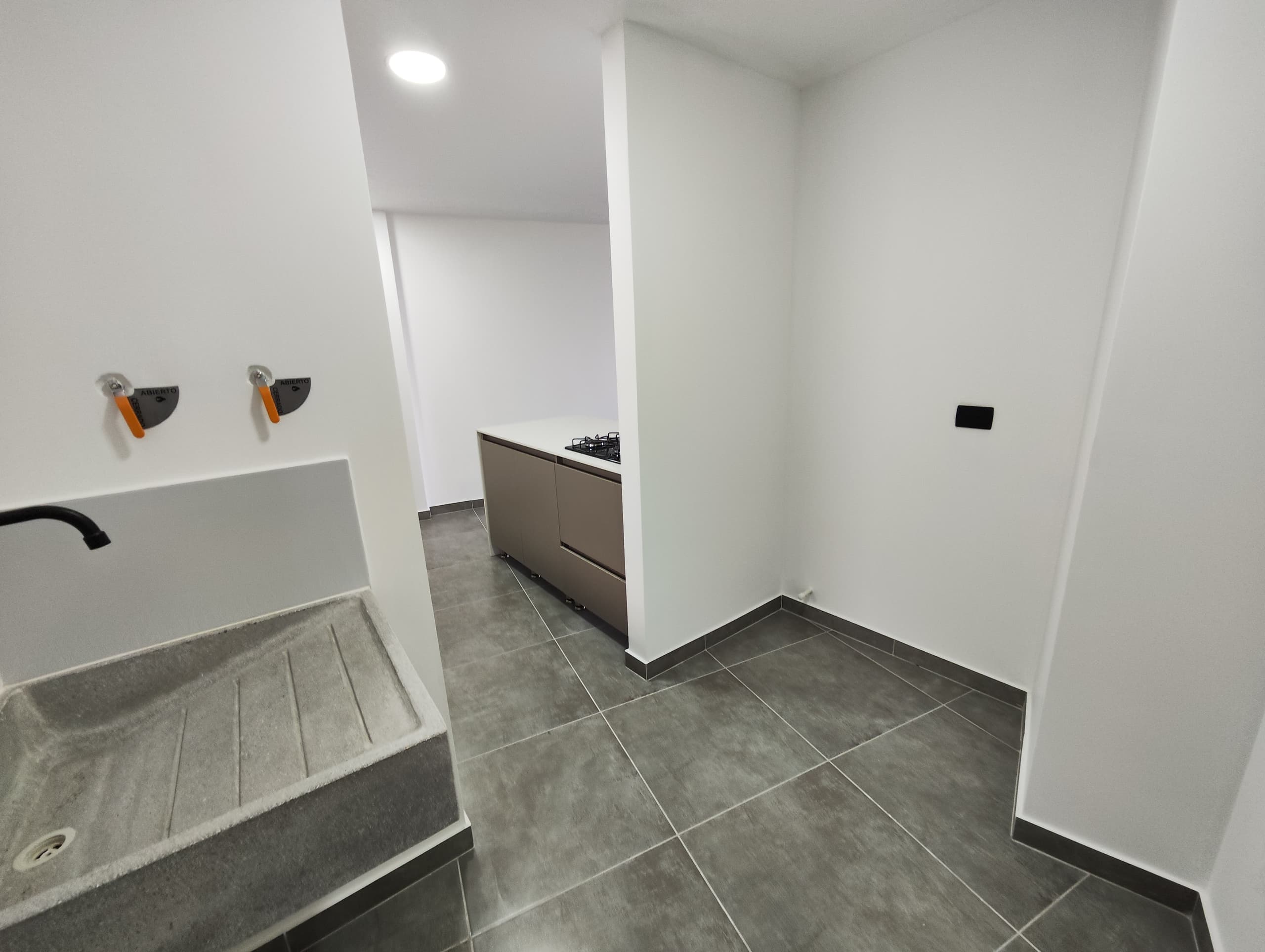 Apartaestudio en arriendo en Loma Del Escobero, Envigado — foto 5 de 12