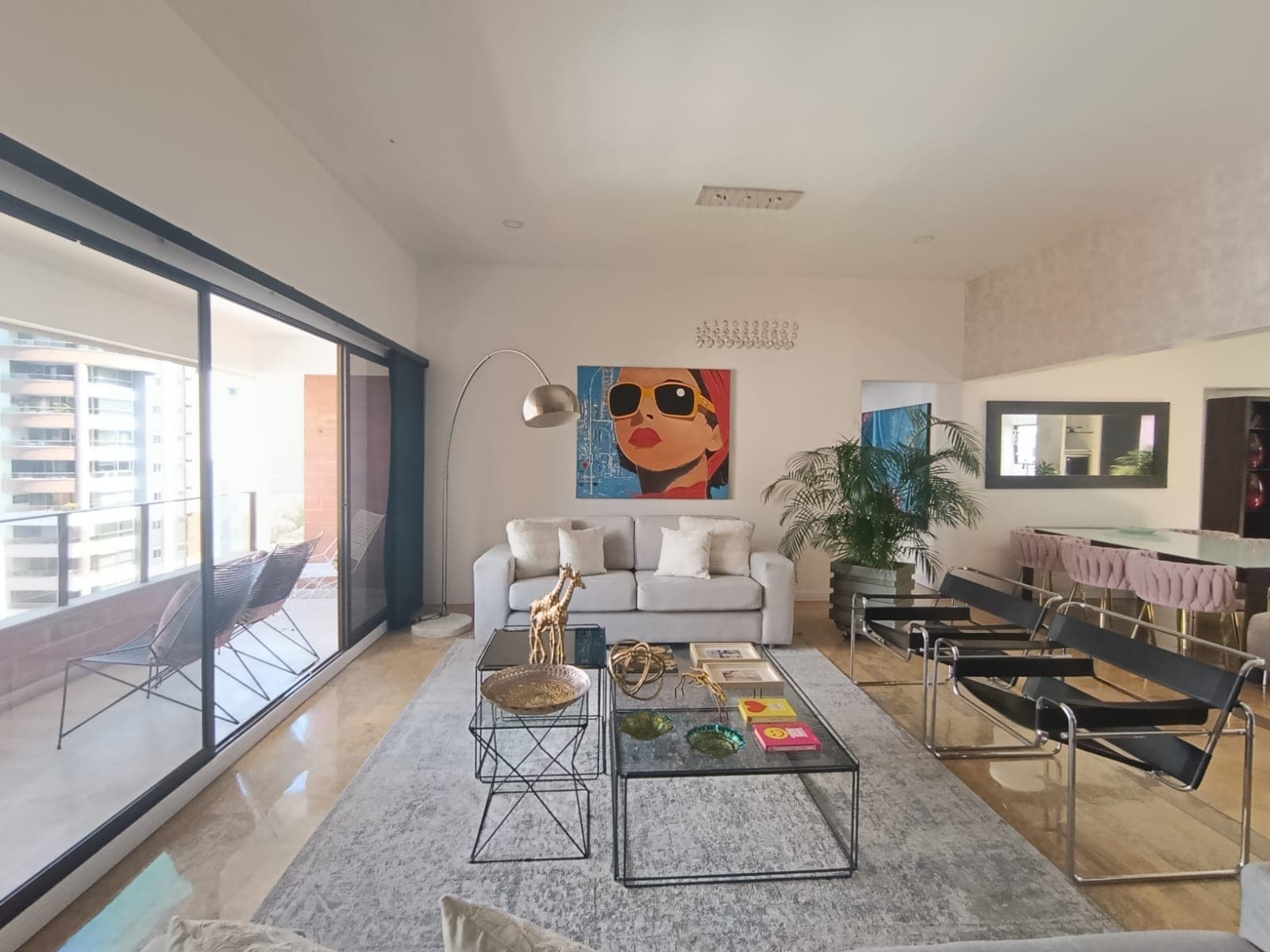 Apartamento en arriendo en Castropol, El Poblado, Medellín — foto 1 de 20