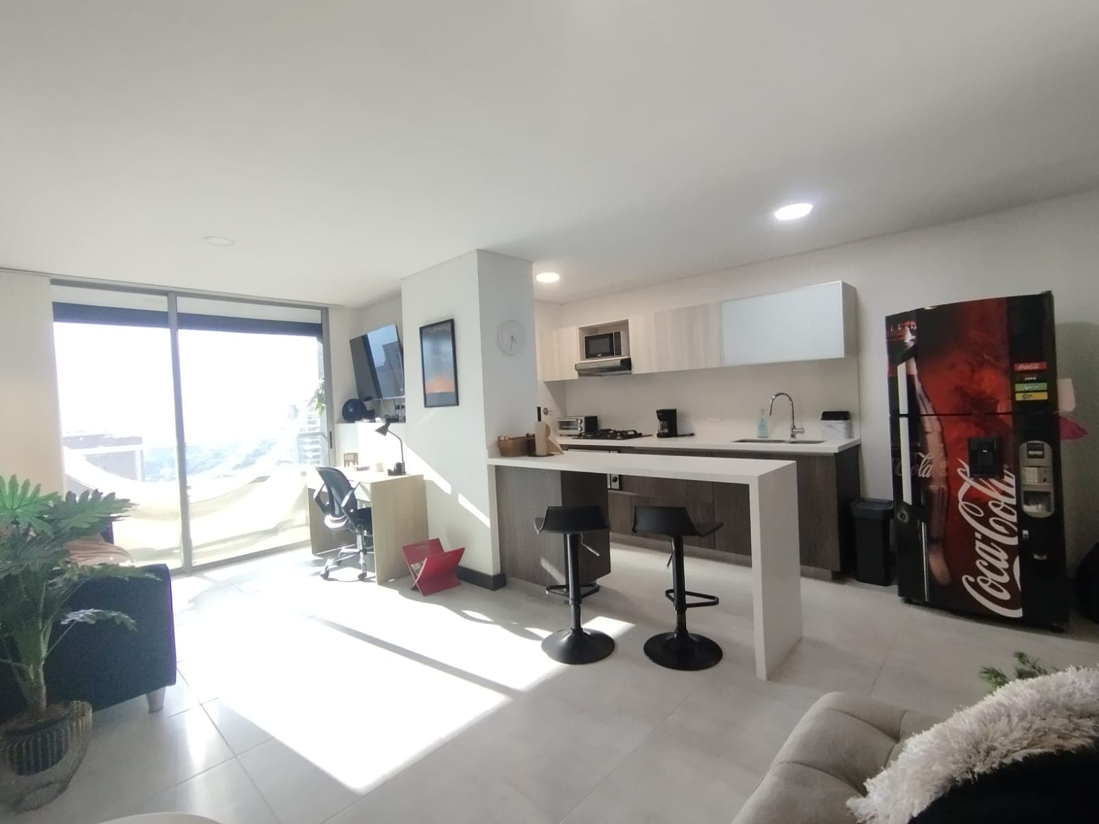 Apartamento en arriendo en Ciudad Del Rio, El Poblado, Medellín — foto 1 de 19