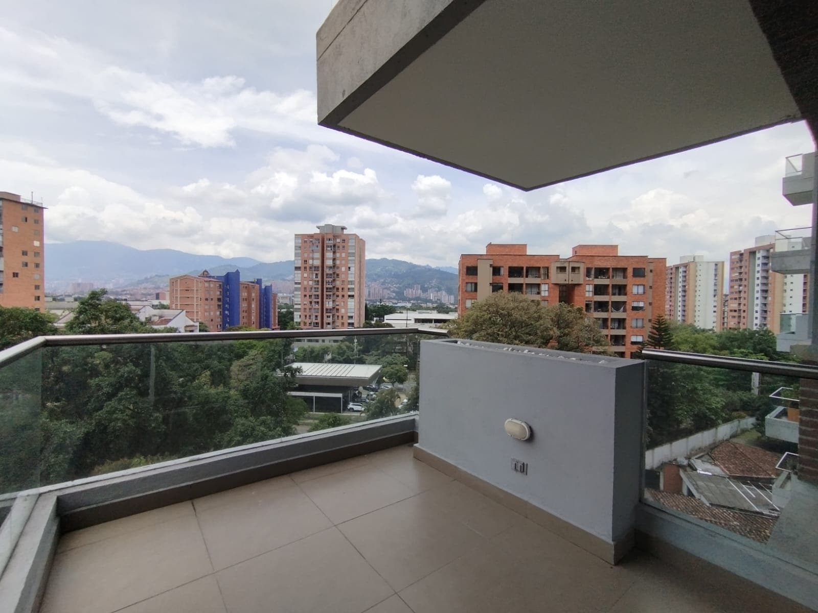 Apartamento en arriendo en Santa María De Los Ángeles, El Poblado, Medellín — foto 1 de 16