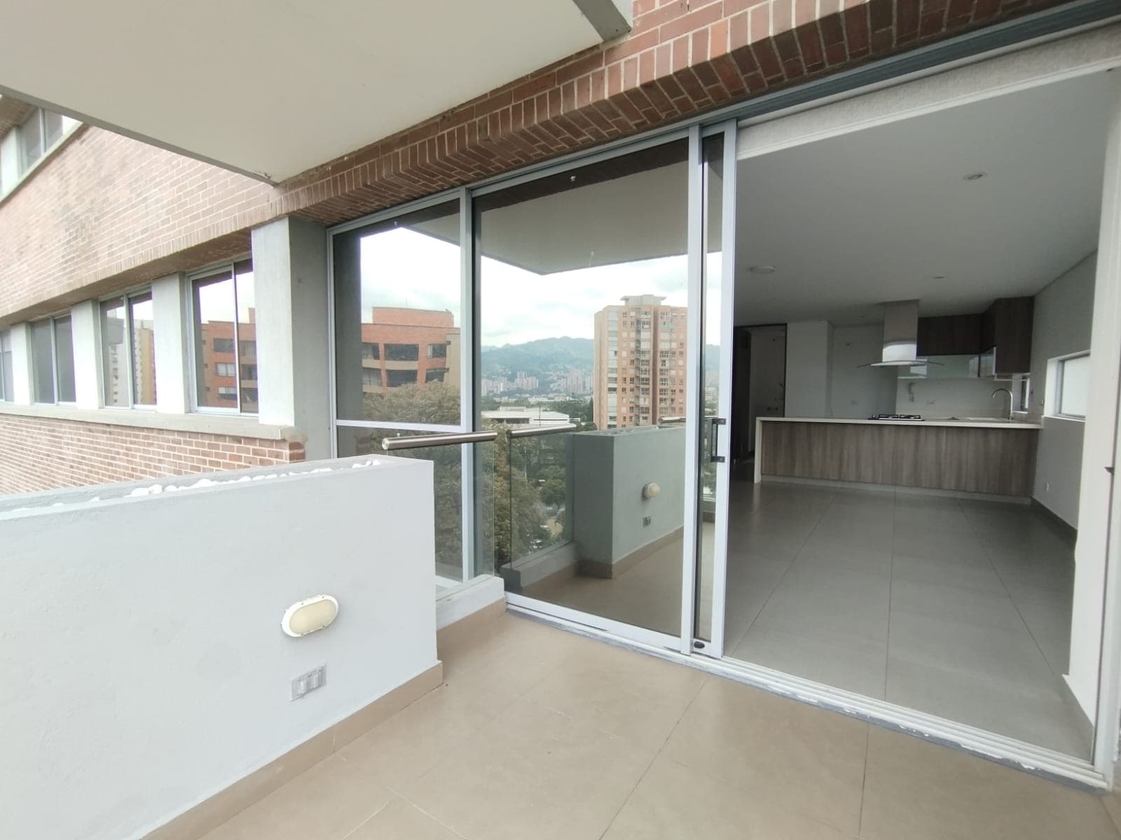 Apartamento en arriendo en Santa María De Los Ángeles, El Poblado, Medellín — foto 3 de 16