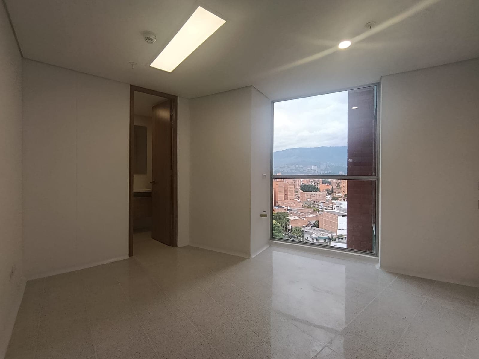 Consultorio en arriendo en El Velódromo, Laureles, Medellín — foto 3 de 15