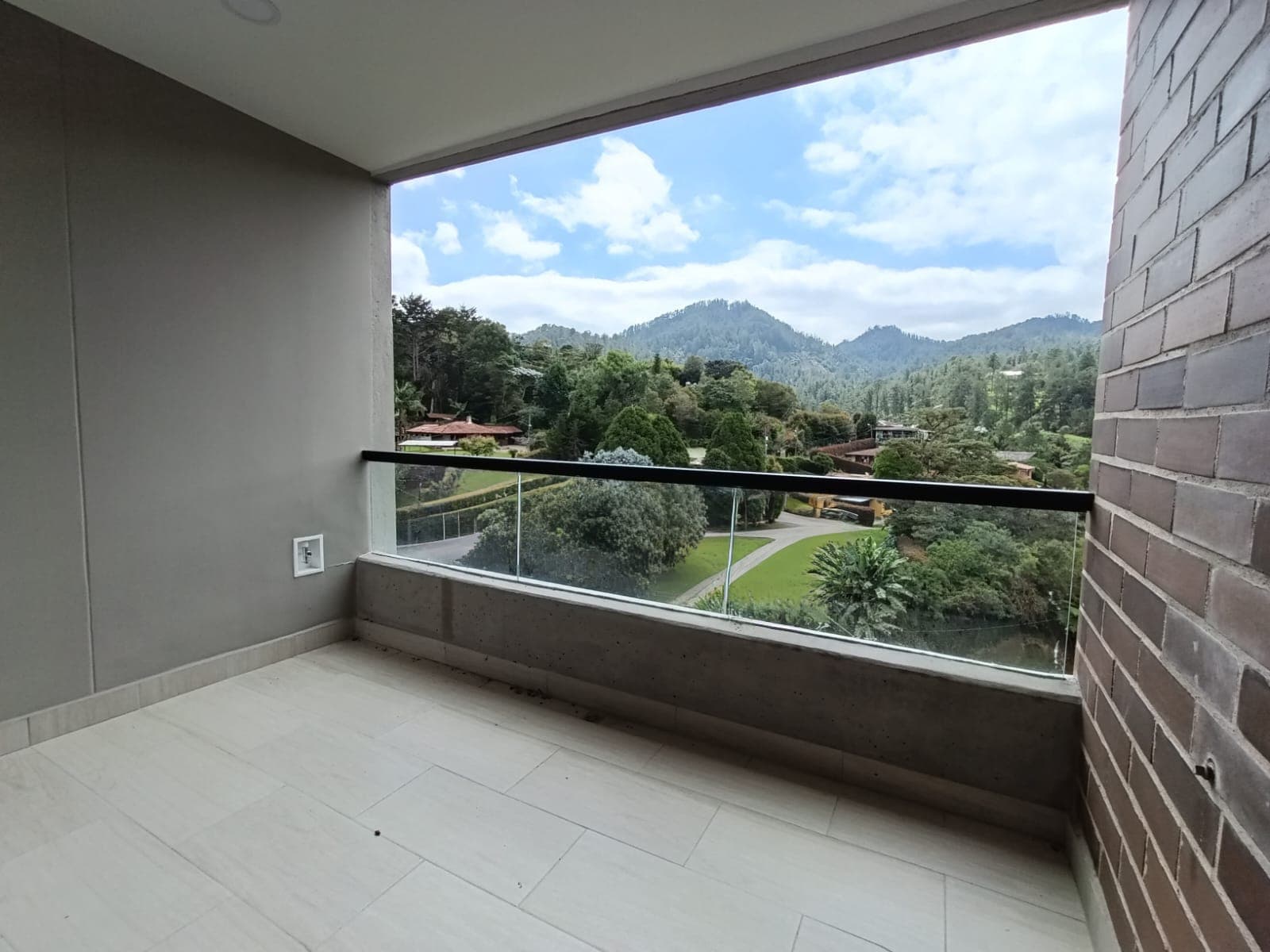 Apartamento en arriendo en Retiro — foto 1 de 12
