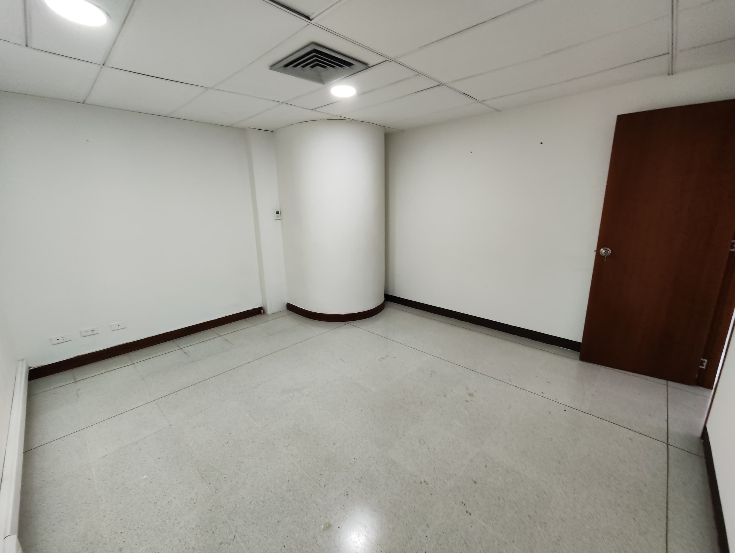 Oficina en arriendo en Milla De Oro, El Poblado, Medellín — foto 2 de 14