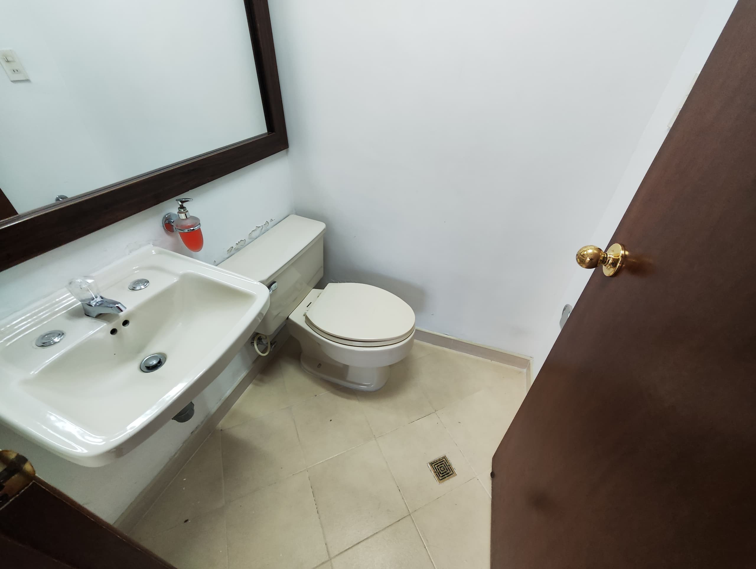 Oficina en arriendo en Milla De Oro, El Poblado, Medellín — foto 3 de 14
