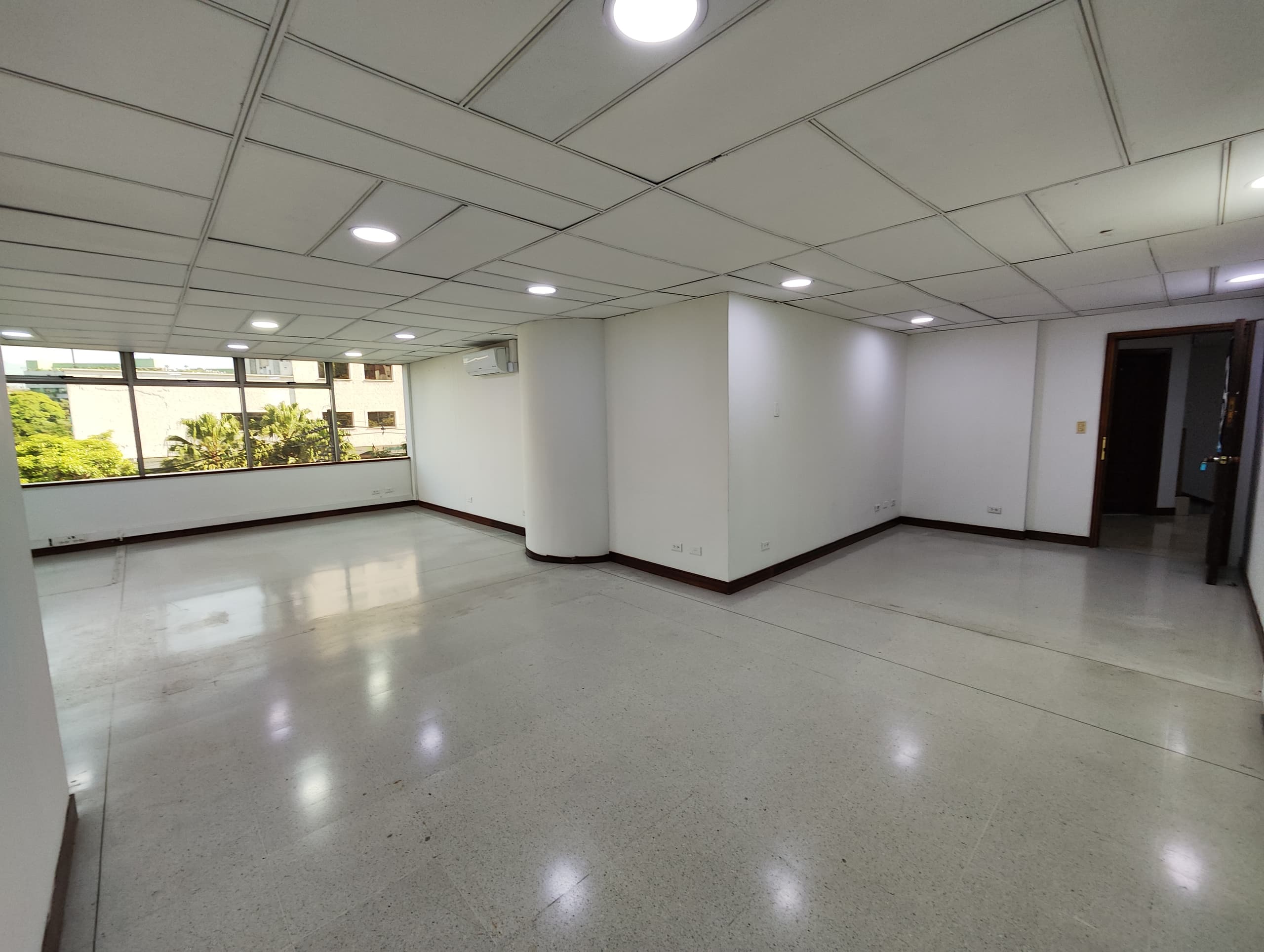 Oficina en arriendo en Milla De Oro, El Poblado, Medellín — foto 5 de 14