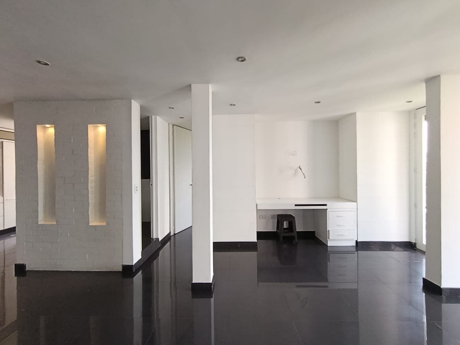 Apartaestudio en arriendo en Los Balsos, El Poblado, Medellín — foto 2 de 18
