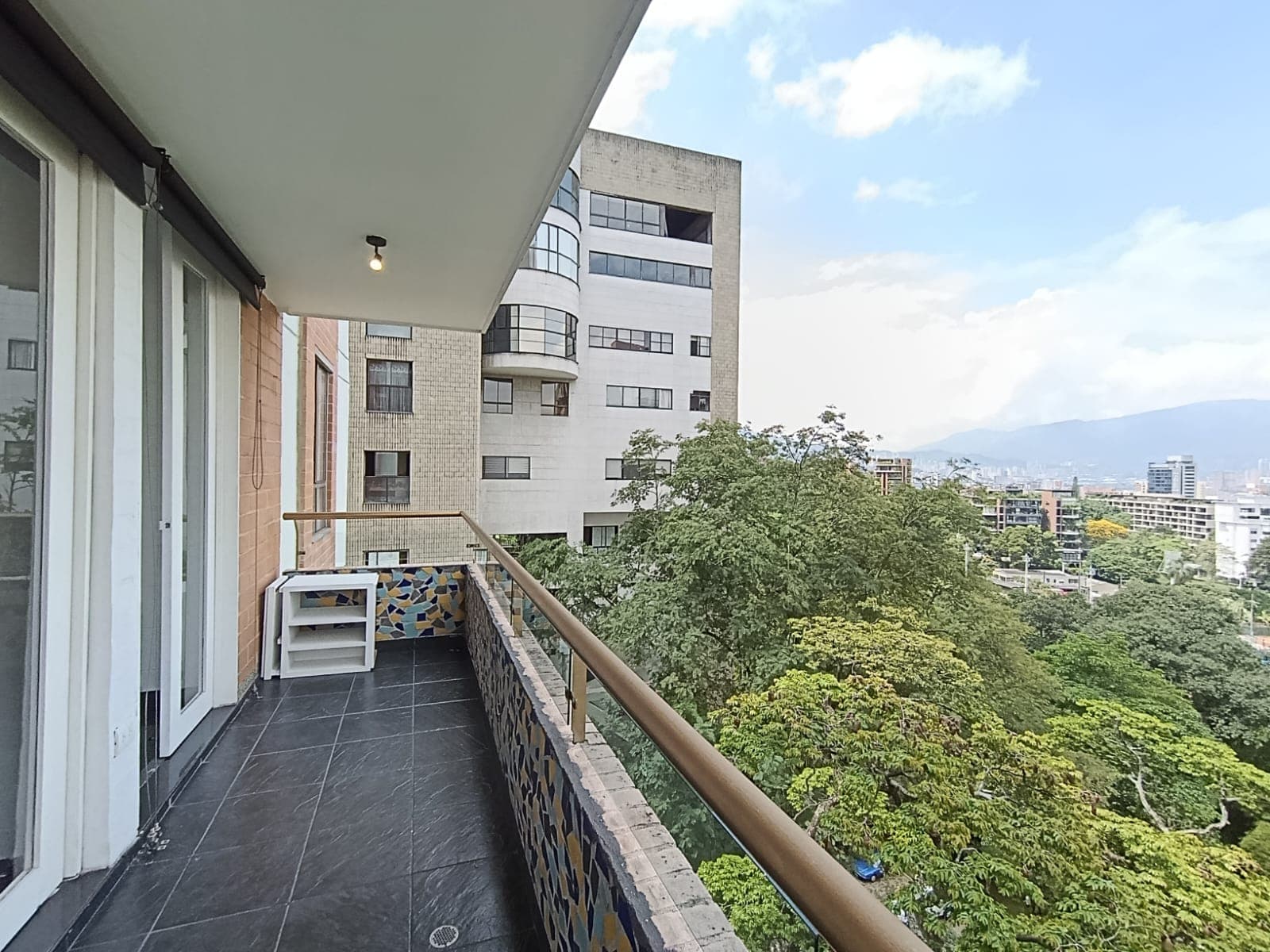 Apartaestudio en arriendo en Los Balsos, El Poblado, Medellín — foto 3 de 18