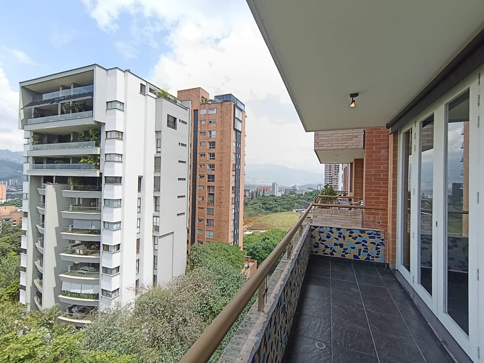 Apartaestudio en arriendo en Los Balsos, El Poblado, Medellín — foto 4 de 18