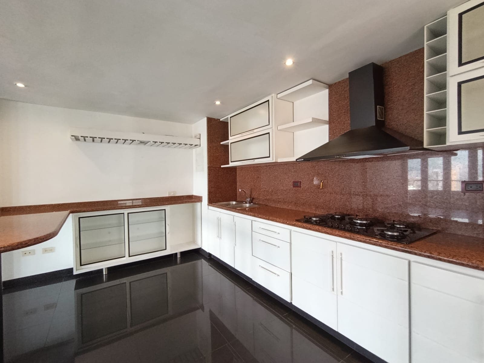 Apartaestudio en arriendo en Los Balsos, El Poblado, Medellín — foto 5 de 18