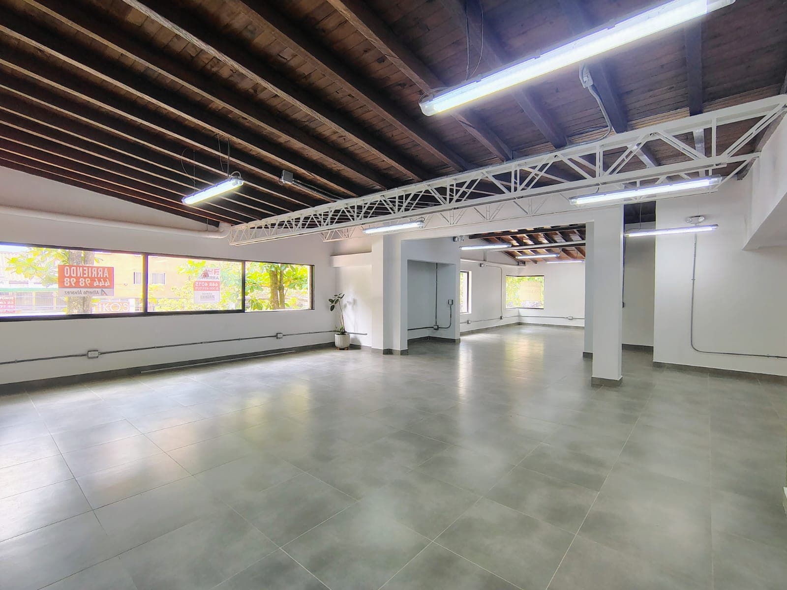 Oficina en arriendo en Laureles, Medellín — foto 1 de 18