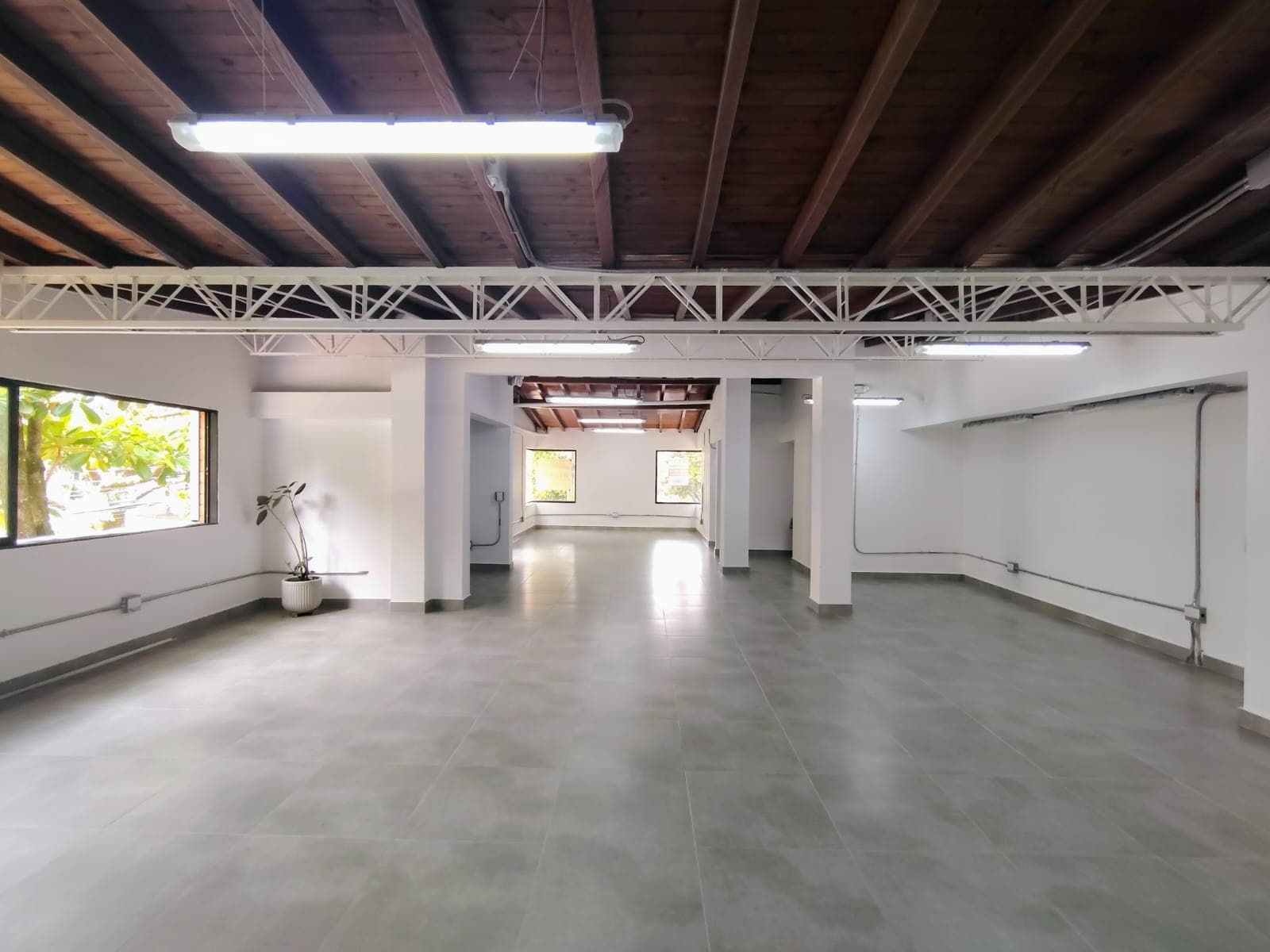 Oficina en arriendo en Laureles, Medellín — foto 3 de 18