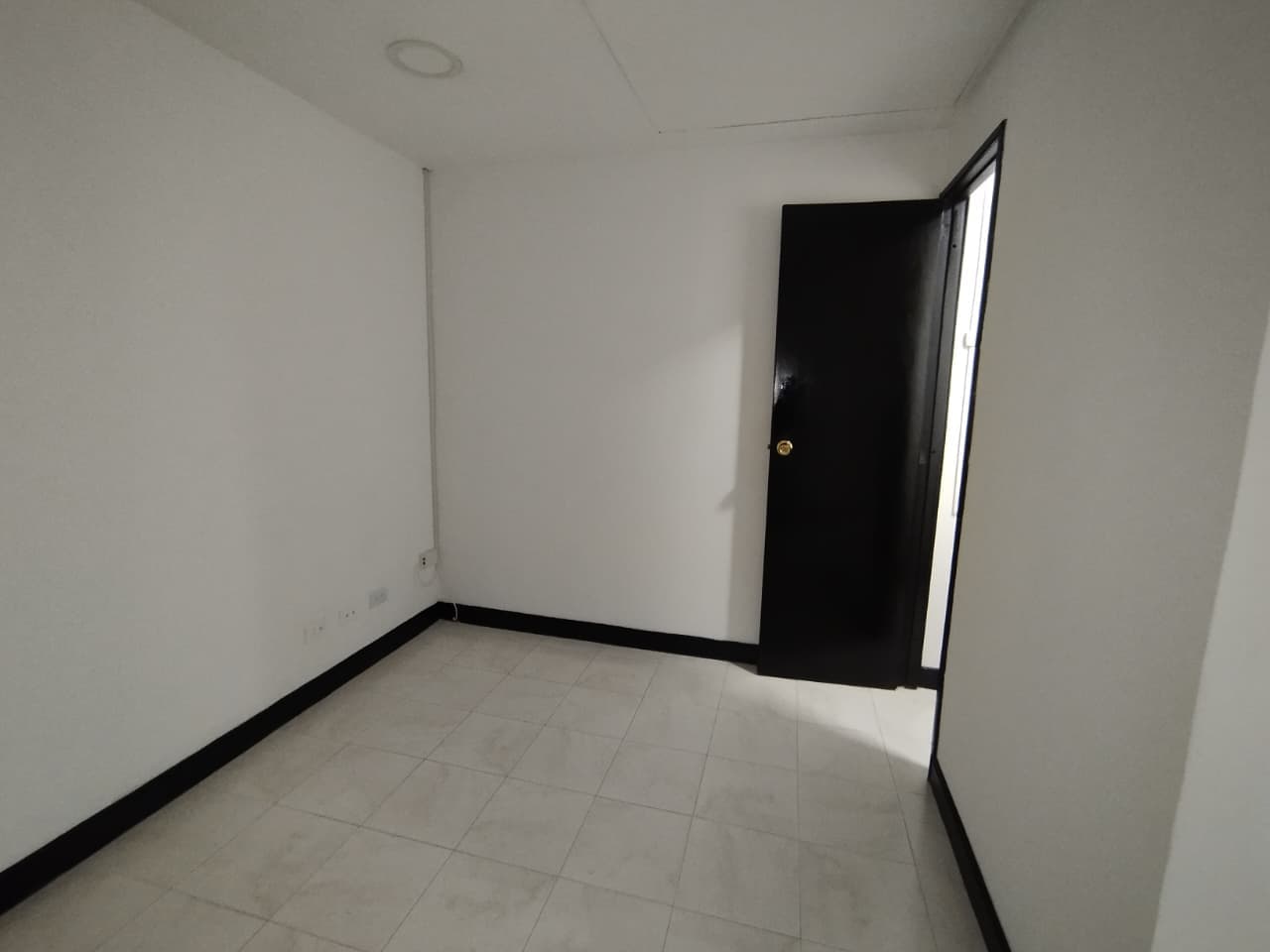 Oficina en arriendo en El Poblado, Medellín — foto 4 de 8