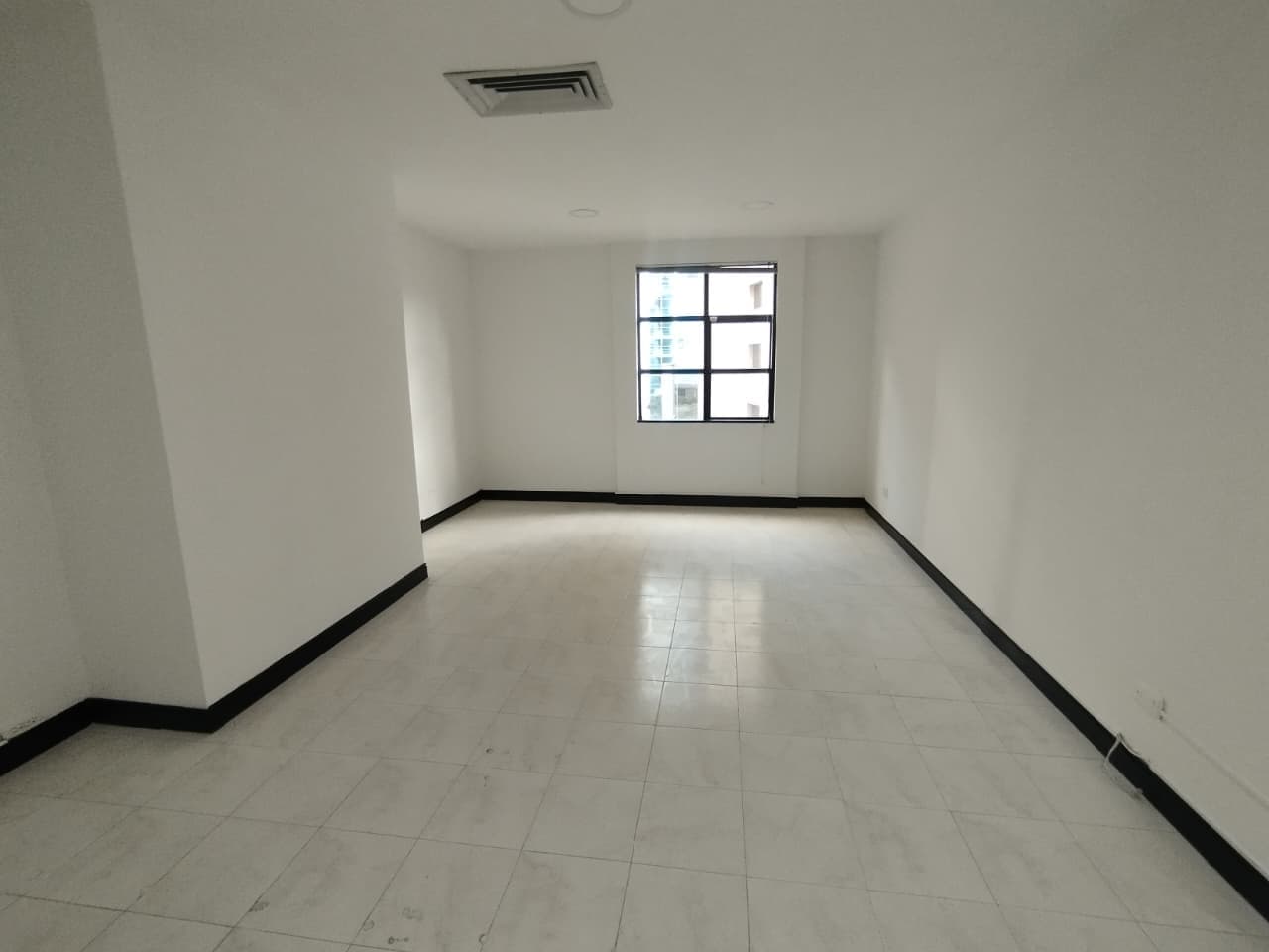 Oficina en arriendo en El Poblado, Medellín — foto 5 de 8