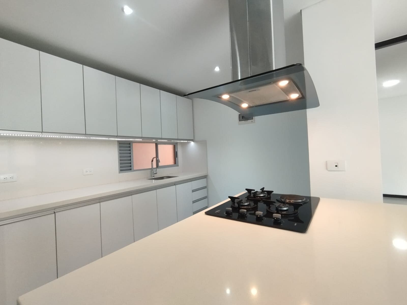 Apartamento en arriendo en Las Lomas, El Poblado, Medellín — foto 1 de 20