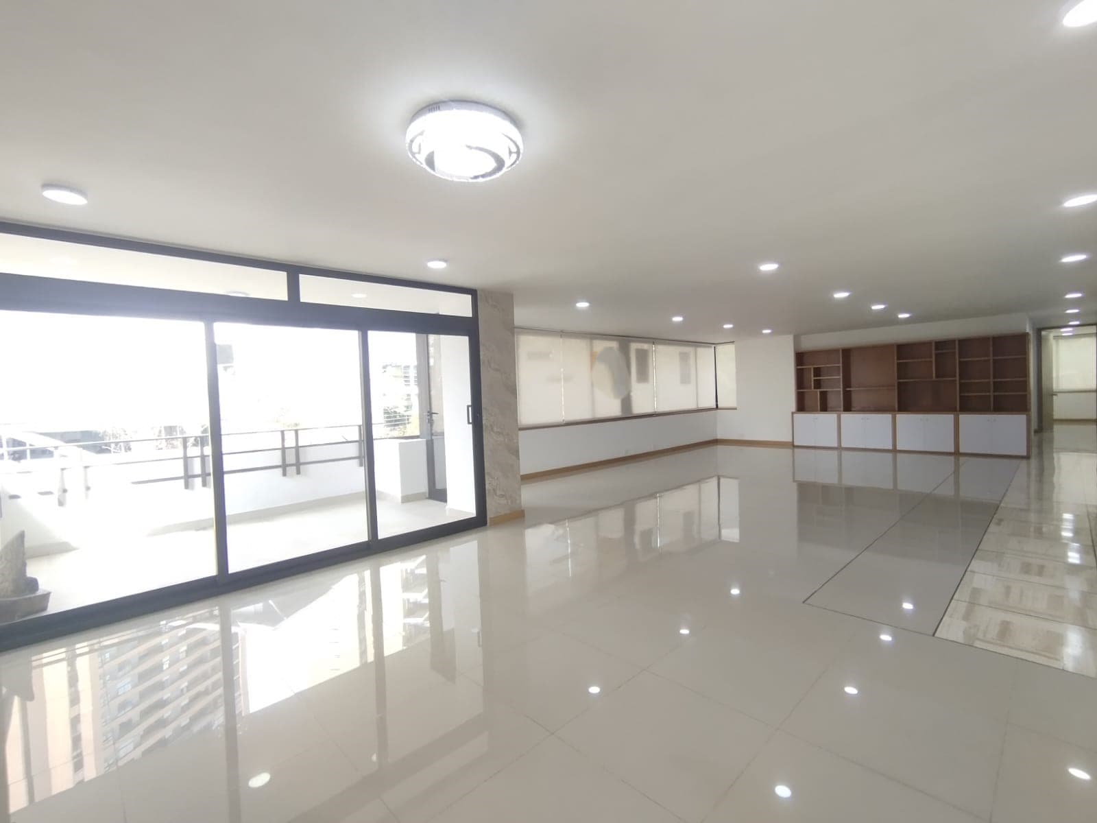 Apartamento en arriendo en Lalinde, El Poblado, Medellín — foto 1 de 20