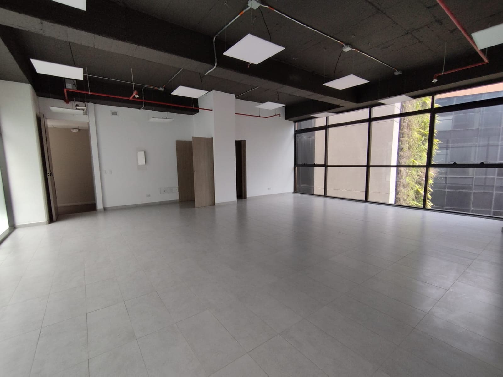 Oficina en arriendo en Altos Del Cola Del Zorro, El Poblado, Medellín — foto 1 de 9