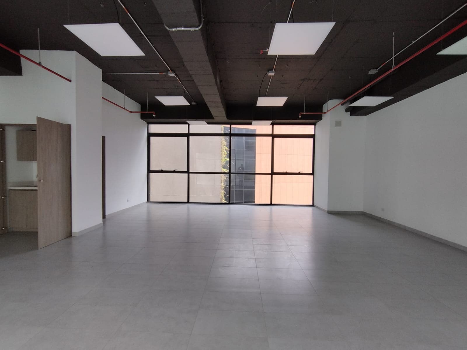 Oficina en arriendo en Altos Del Cola Del Zorro, El Poblado, Medellín — foto 2 de 9