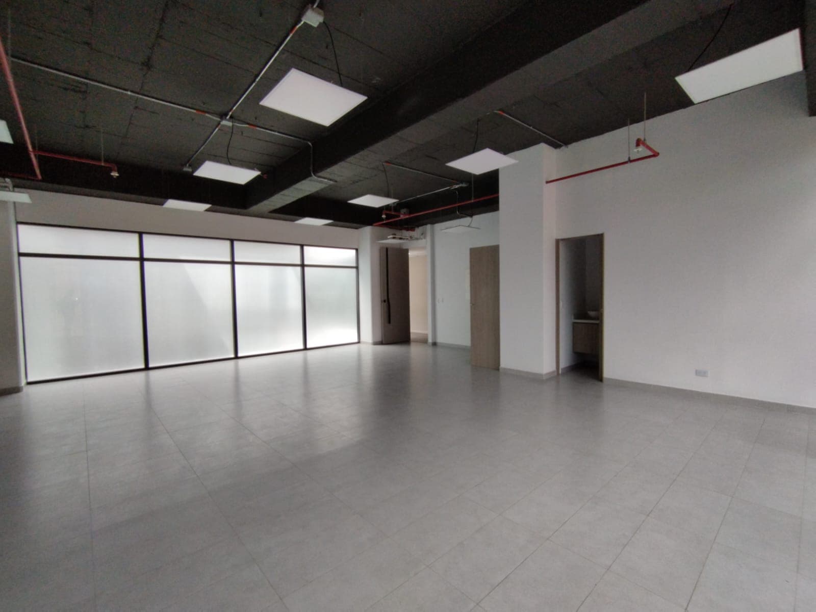 Oficina en arriendo en Altos Del Cola Del Zorro, El Poblado, Medellín — foto 4 de 9