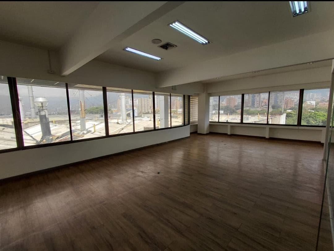 Oficina en arriendo en La Esmeralda, Itagui — foto 2 de 8
