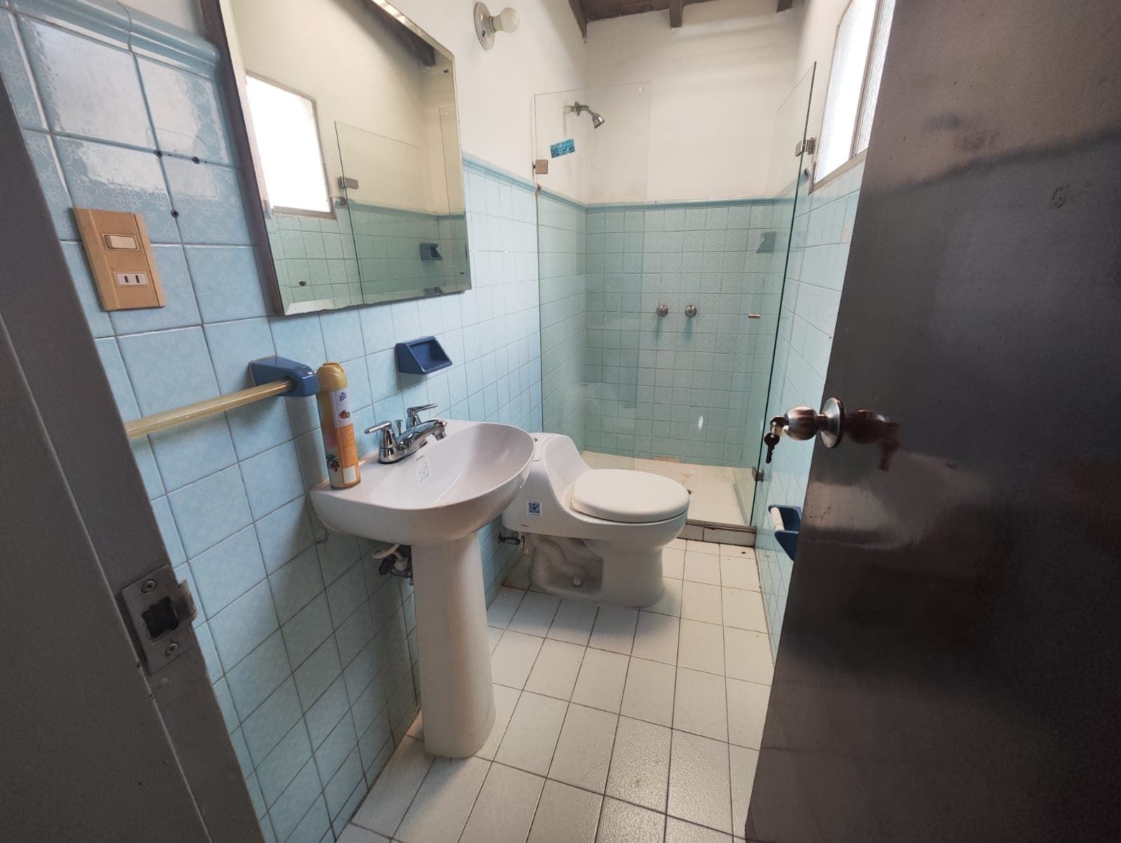 Casa Comercial en arriendo en Laureles, Medellín — foto 2 de 20