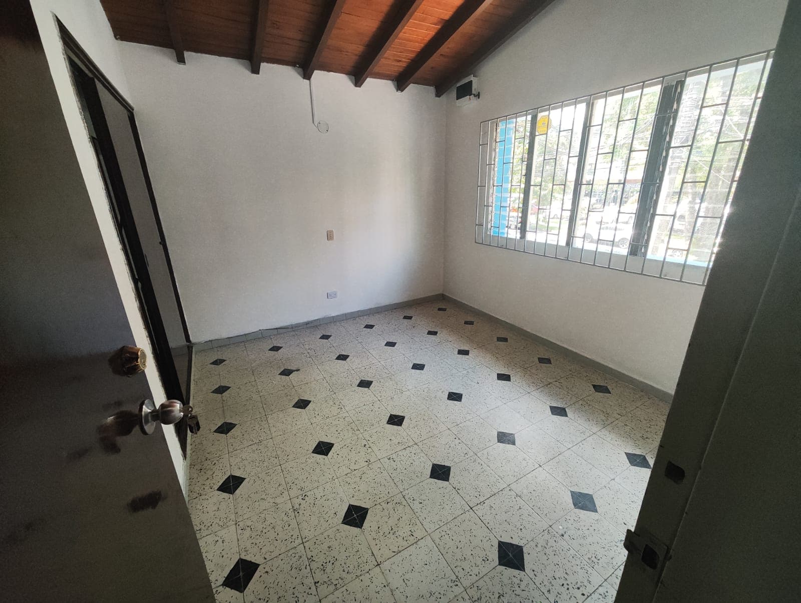 Casa Comercial en arriendo en Laureles, Medellín — foto 3 de 20