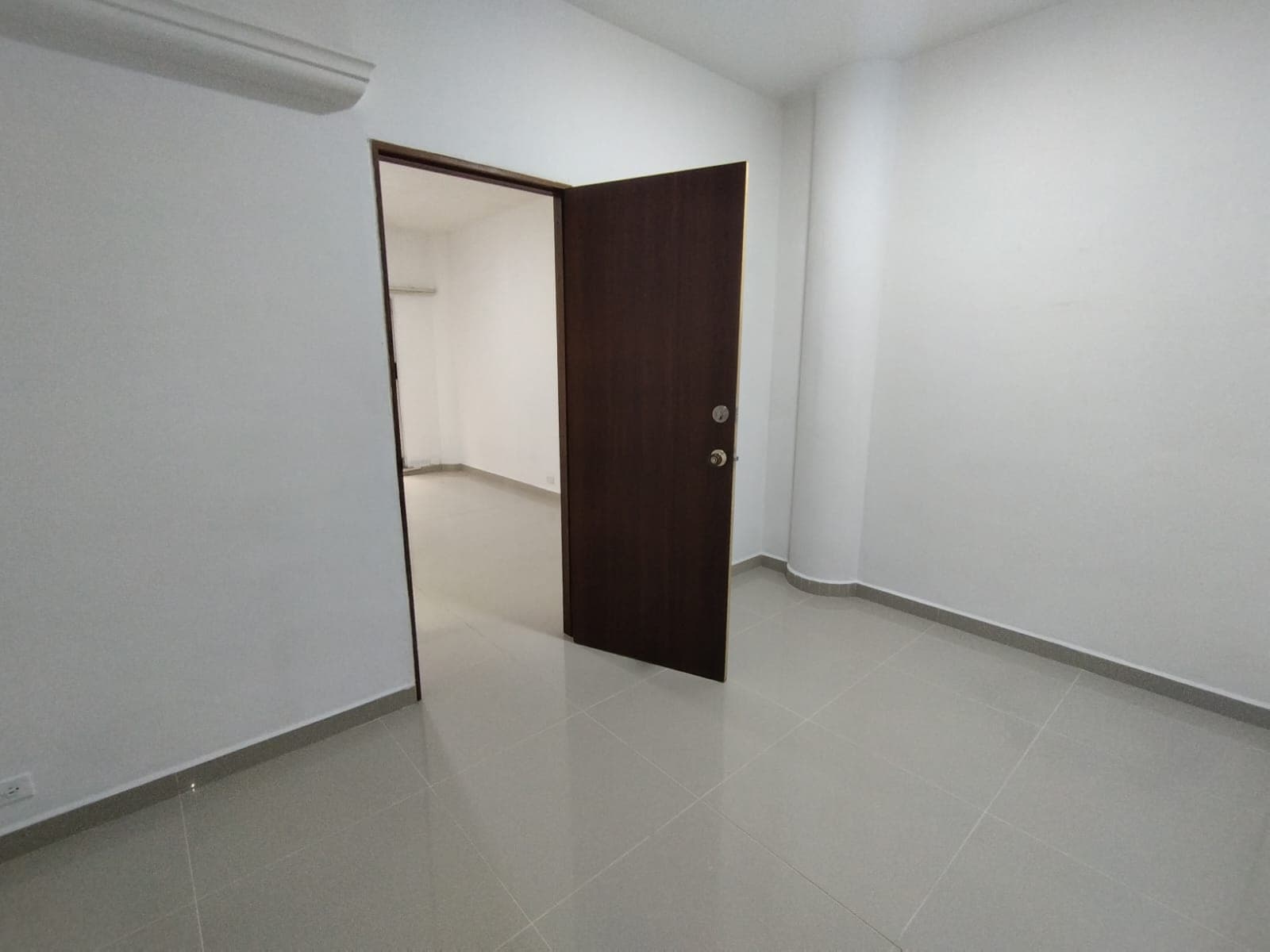 Oficina en arriendo en Aguacatala, El Poblado, Medellín — foto 3 de 10