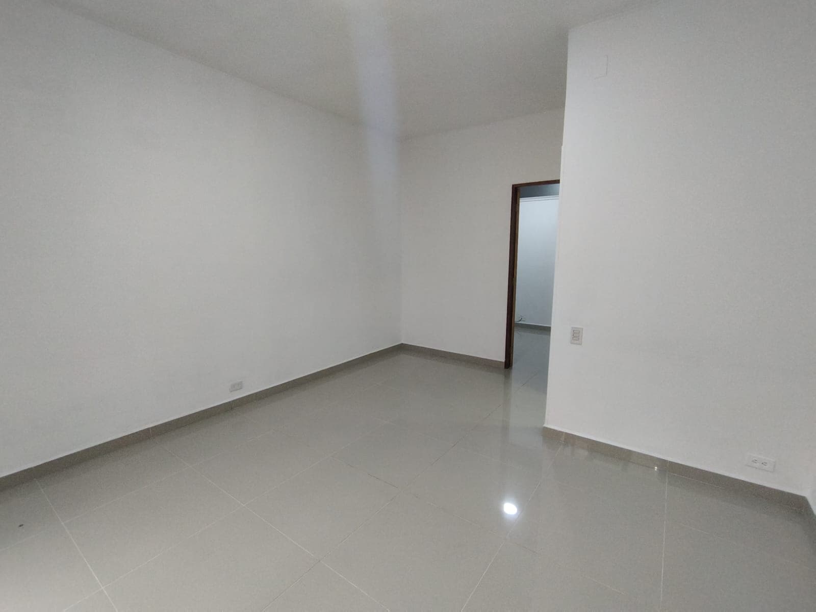 Oficina en arriendo en Aguacatala, El Poblado, Medellín — foto 5 de 10