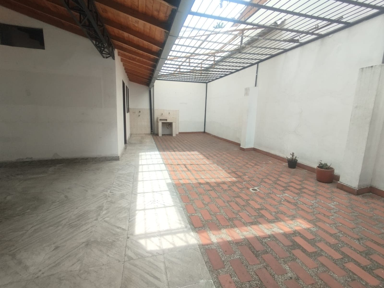 Casa Comercial en arriendo en Barrio Mesa, Envigado — foto 1 de 14