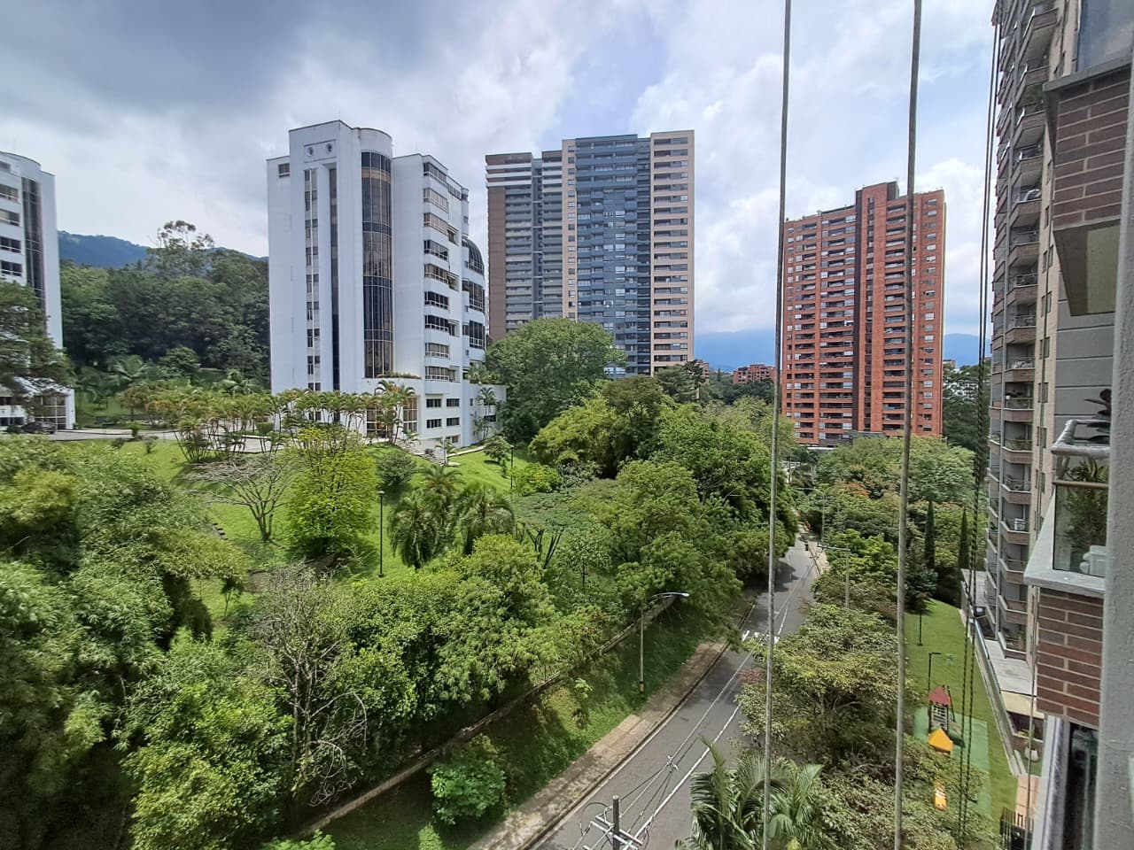 Apartamento en arriendo en Los Balsos, El Poblado, Medellín — foto 1 de 20