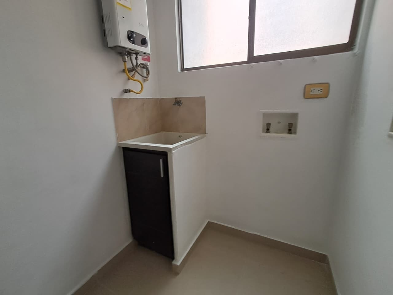 Apartamento en arriendo en Los Balsos, El Poblado, Medellín — foto 3 de 20