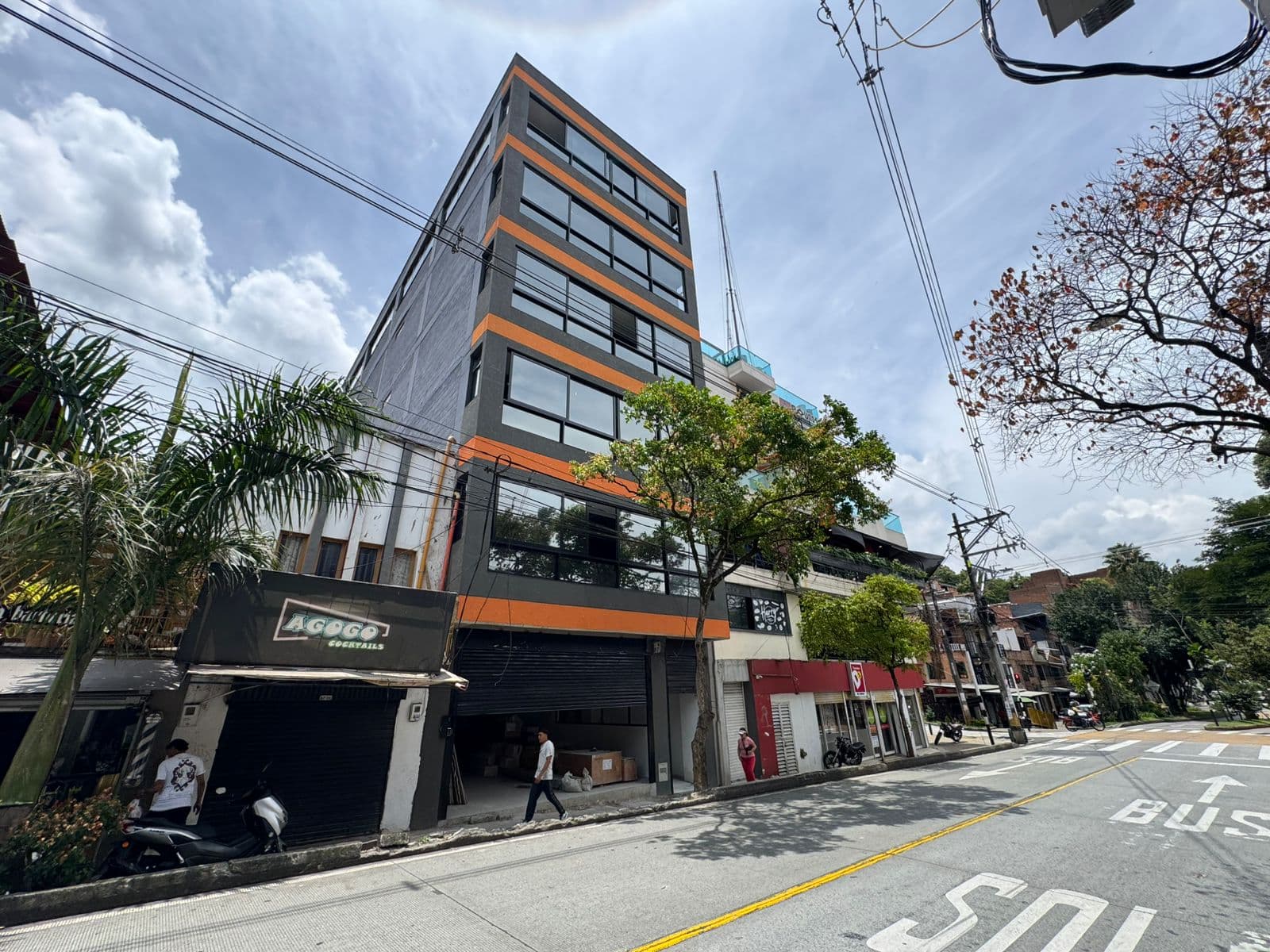 Local en arriendo en Manrique Central, Centro, Medellín — foto 1 de 18