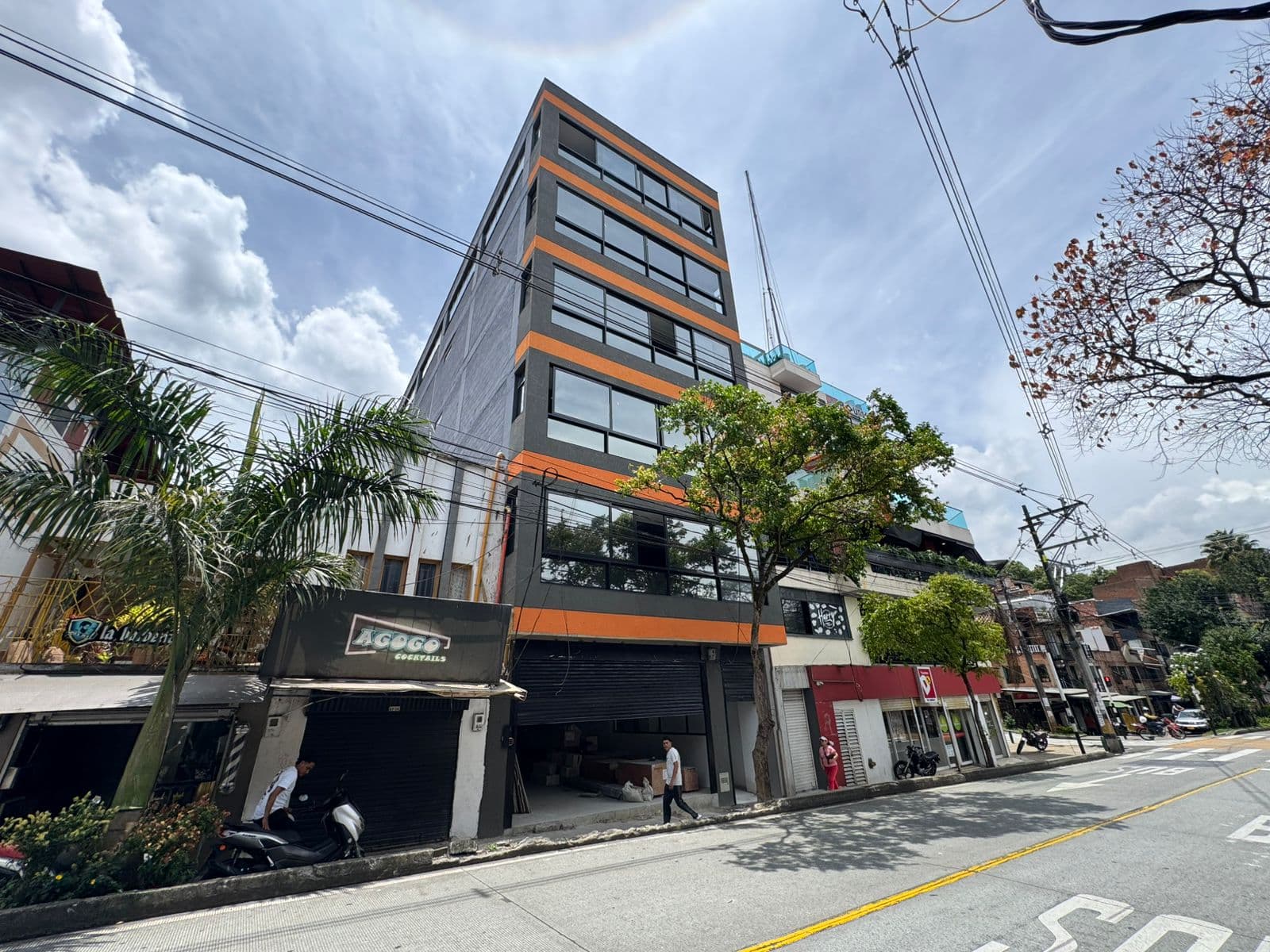 Local en arriendo en Manrique Central, Centro, Medellín — foto 1 de 18