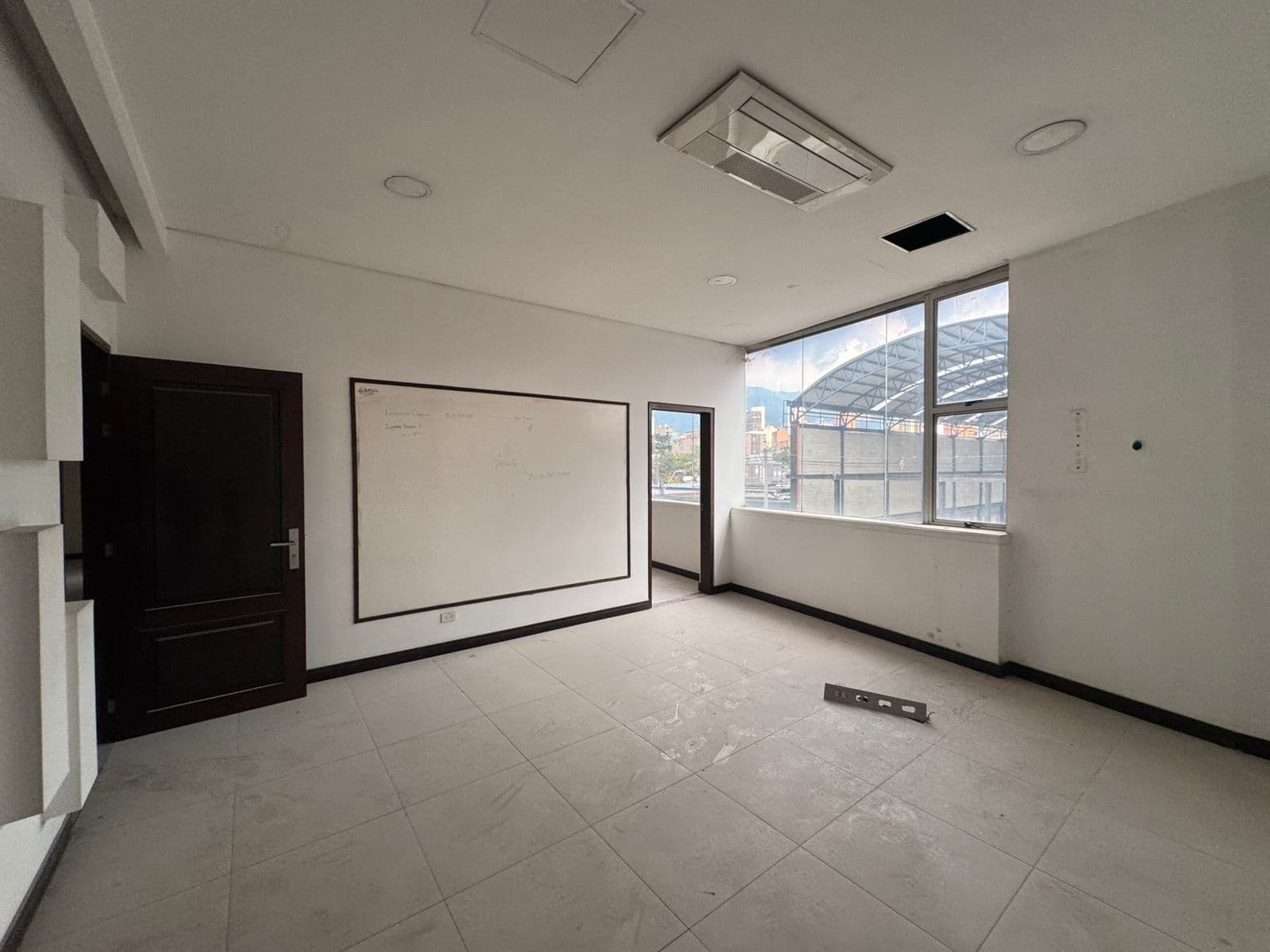 Oficina en arriendo en El Chagualo, Centro, Medellín — foto 3 de 20