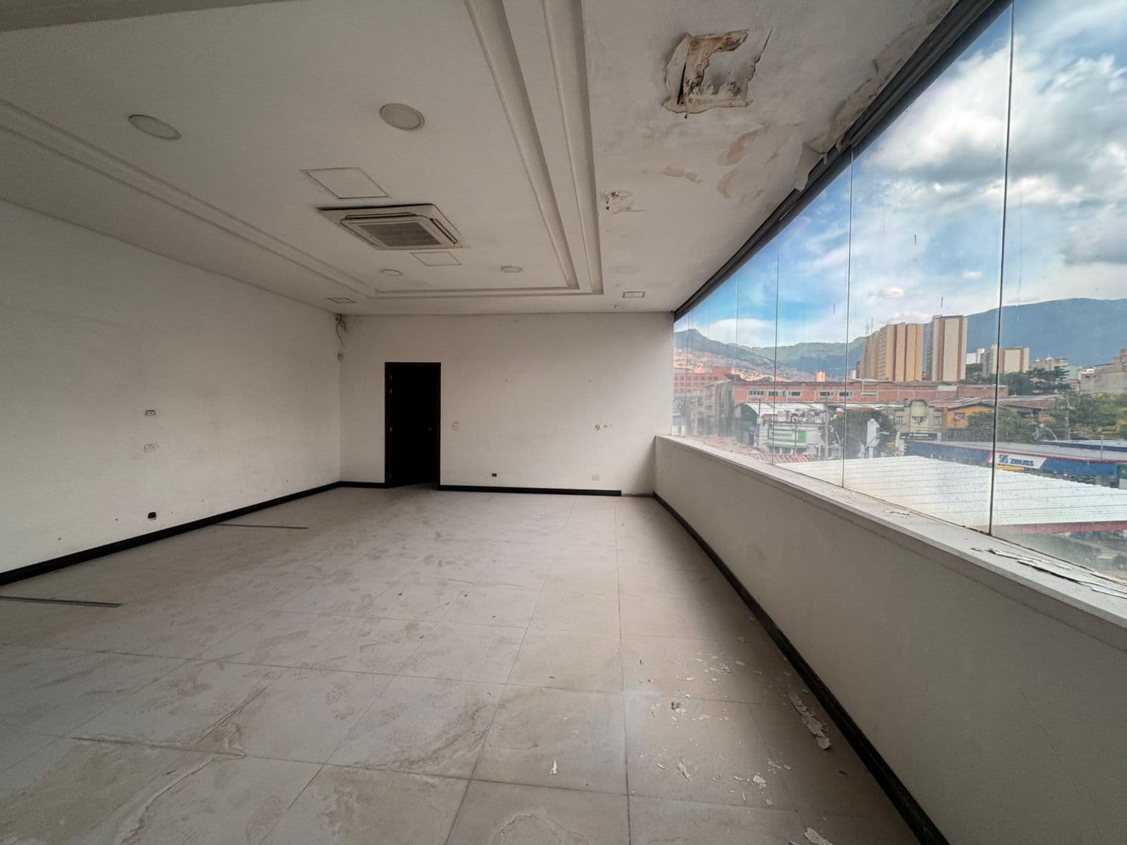 Oficina en arriendo en El Chagualo, Centro, Medellín — foto 4 de 20