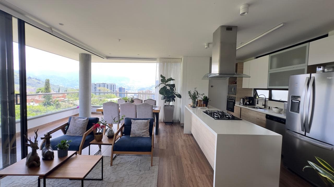 Apartamento en arriendo en Loma Del Escobero, Envigado — foto 1 de 16