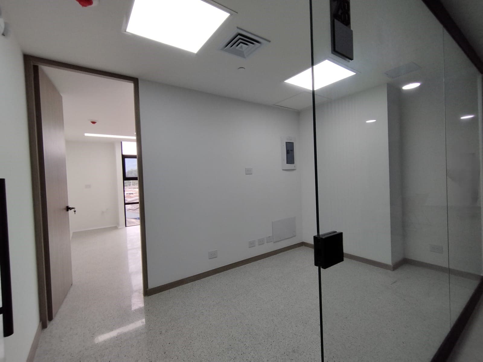 Consultorio en arriendo en San Diego, El Poblado, Medellín — foto 1 de 12