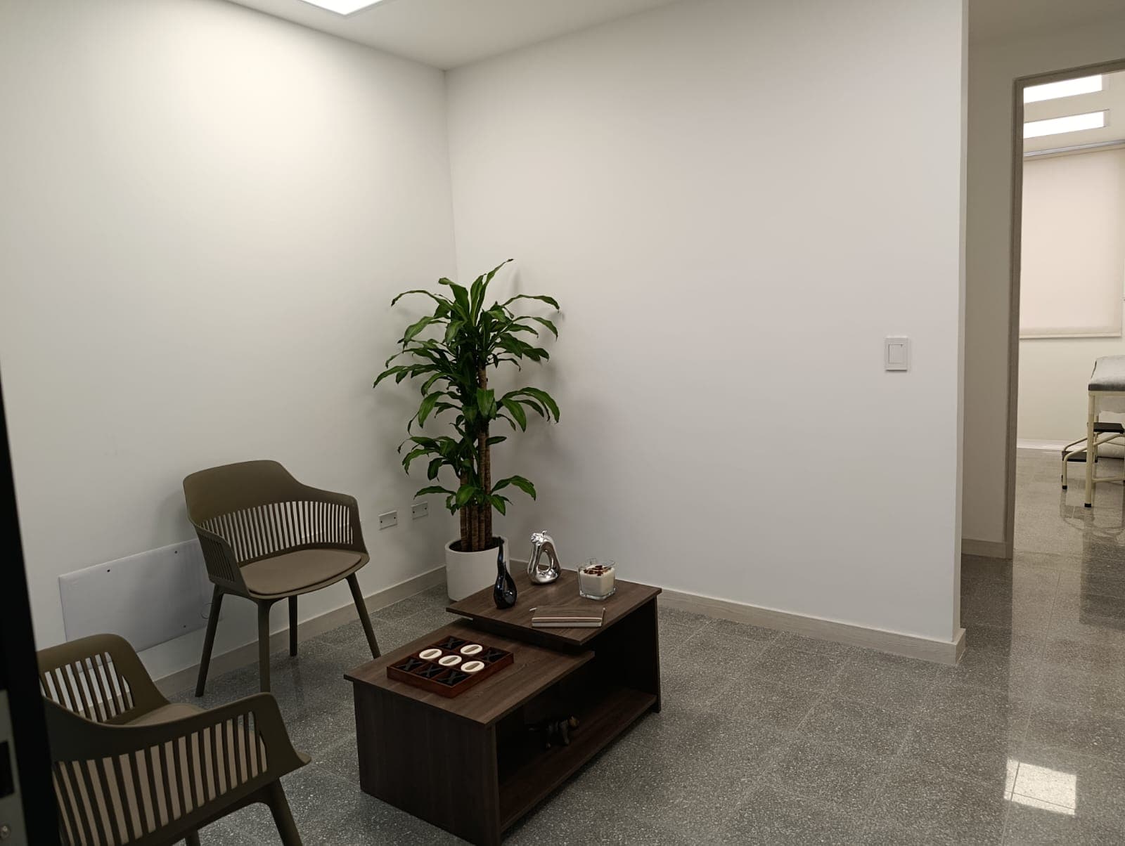 Consultorio en arriendo en Los Colores, Laureles, Medellín — foto 2 de 14