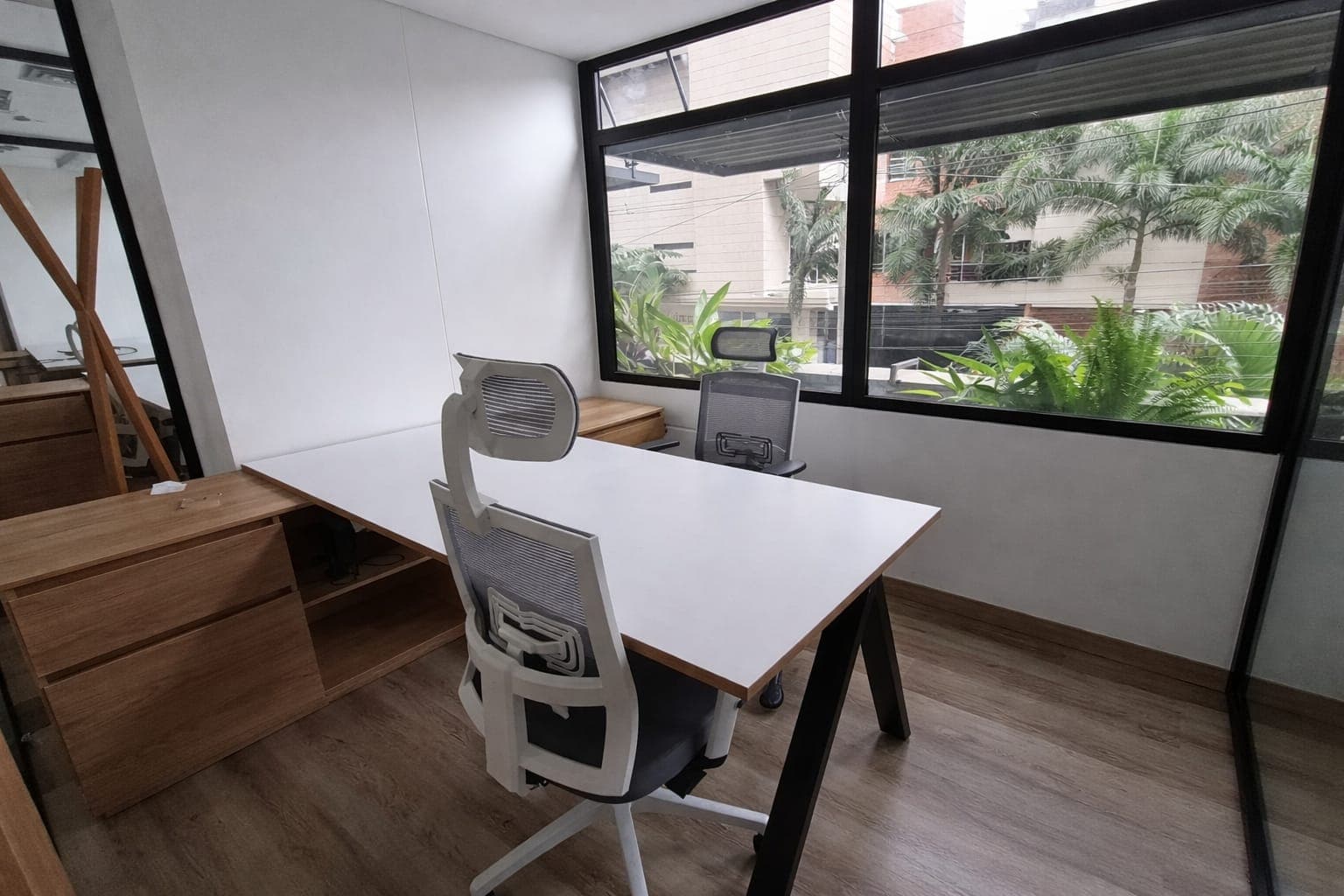 Oficina en arriendo en Los Colores, Laureles, Medellín — foto 1 de 9