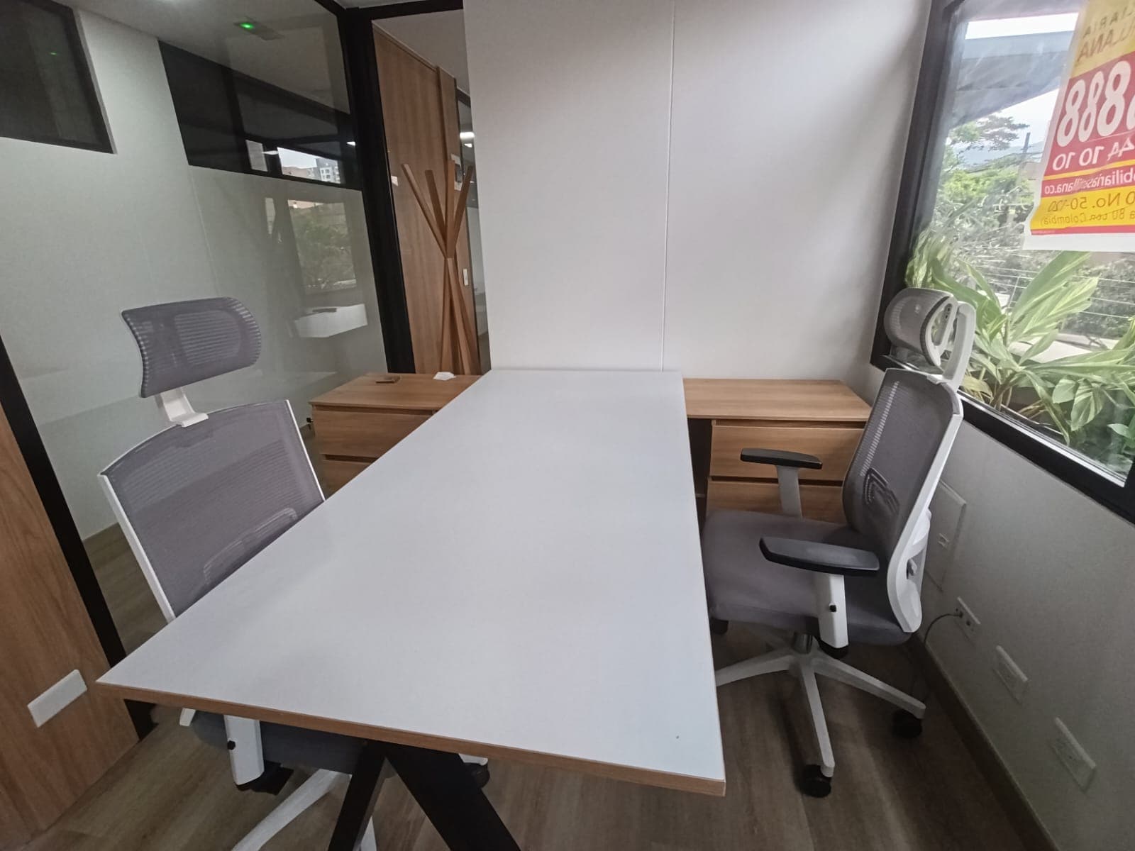 Oficina en arriendo en Los Colores, Laureles, Medellín — foto 3 de 9